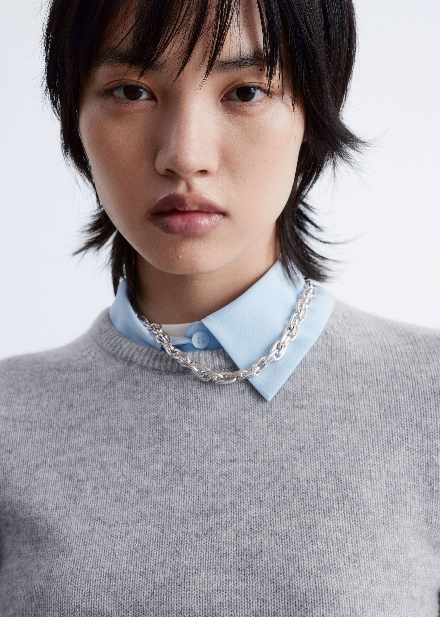 Pletené kašmírové tričko - Svetlosivá/Tmavohnedá/Tmavočervená - 4