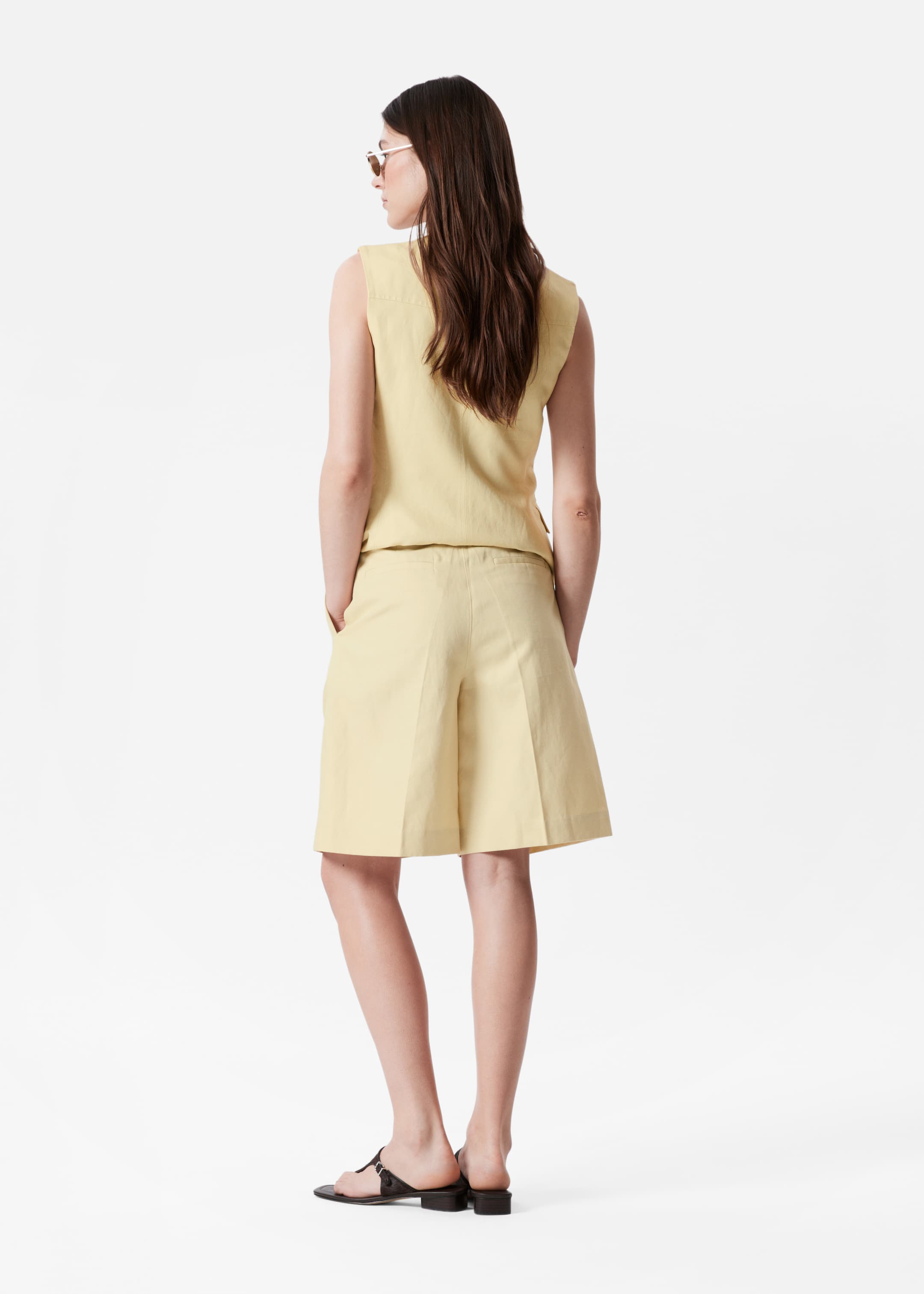 Visa större bild: Skräddade bermudashorts - Pastellgul - DAM | H&M SE 4