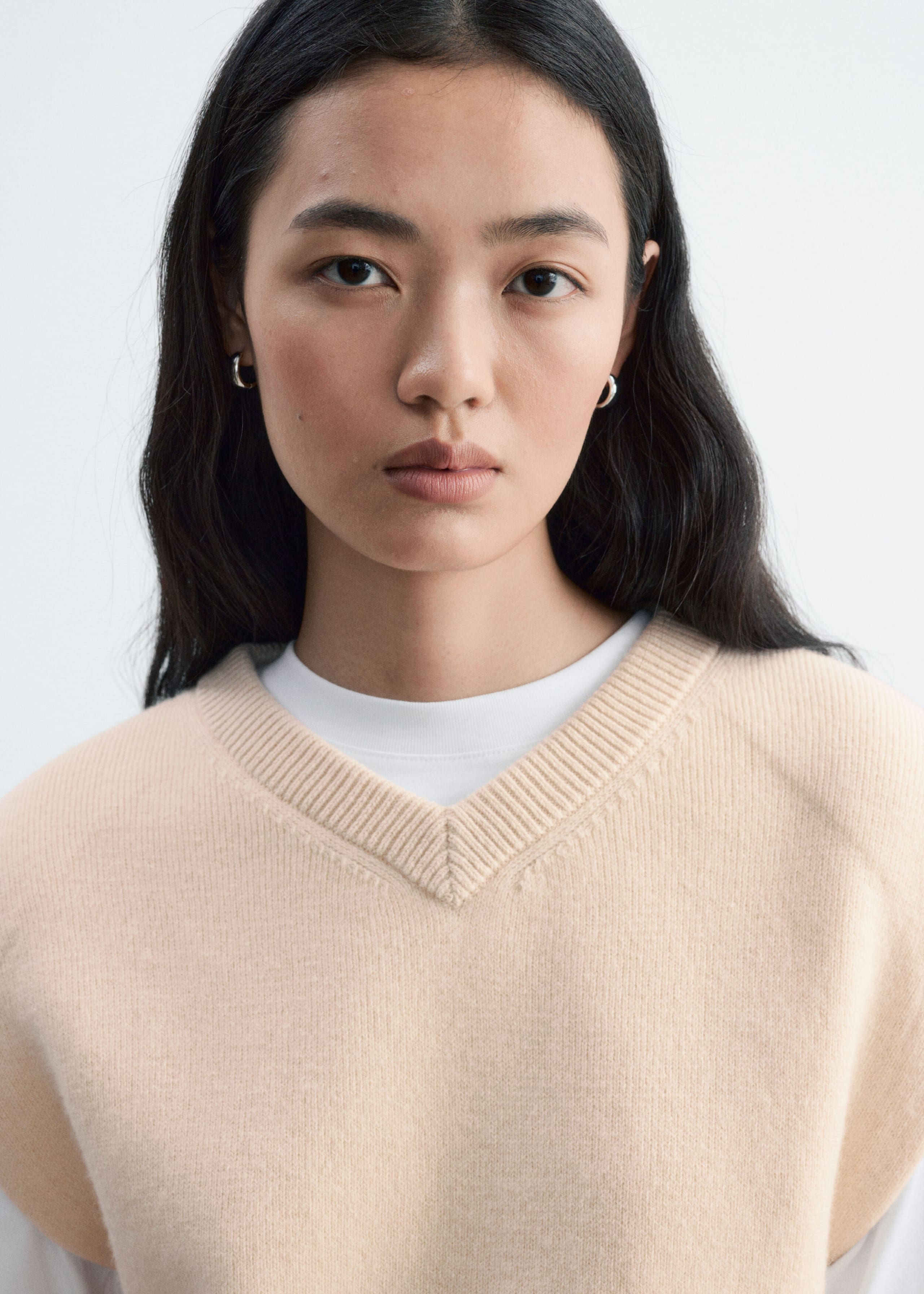 Débardeur à col en V en laine et en coton - Beige - Lookbook