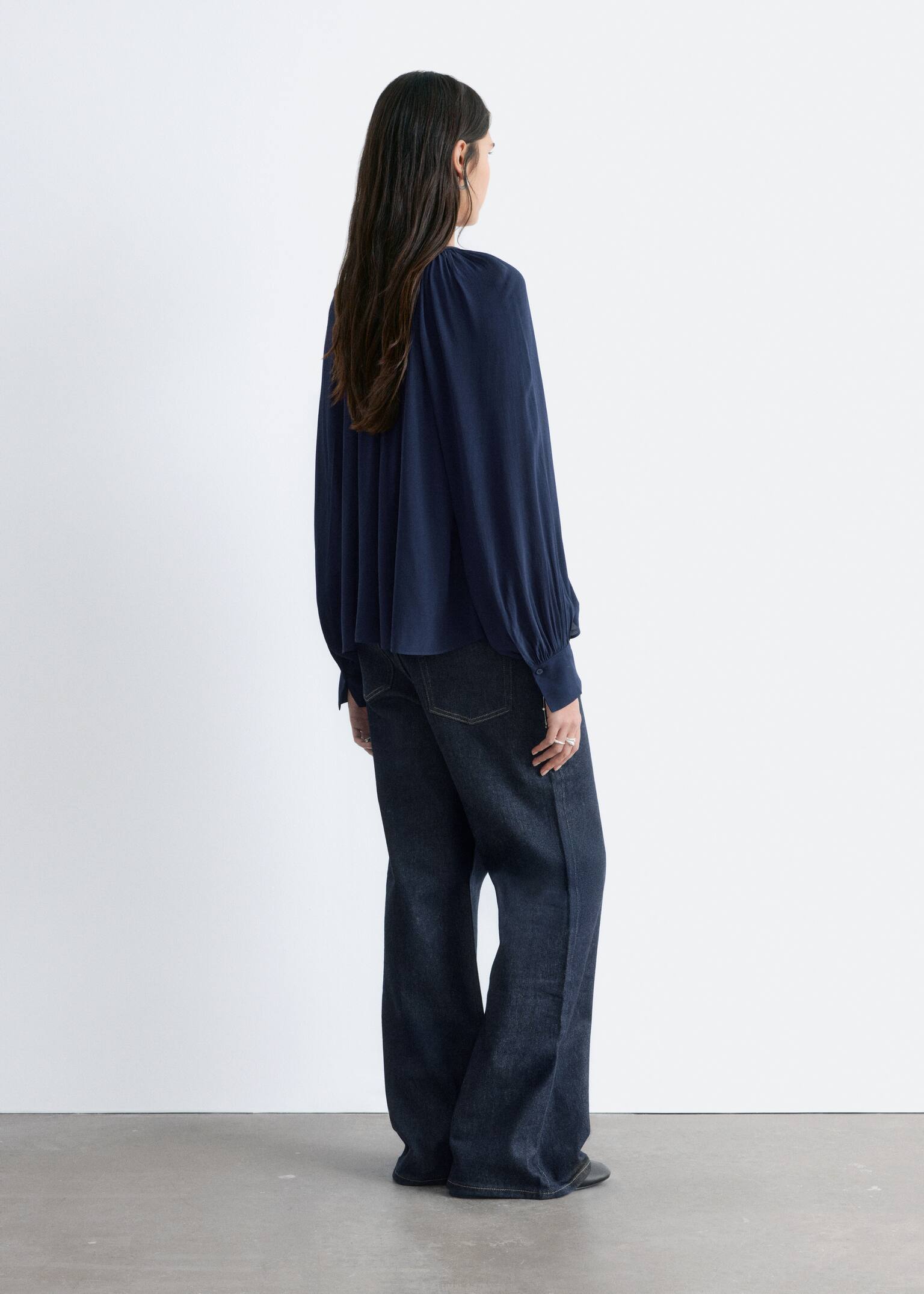 Bluse med ballonærmer - Mørkeblå/Sort polkaprikker - 8