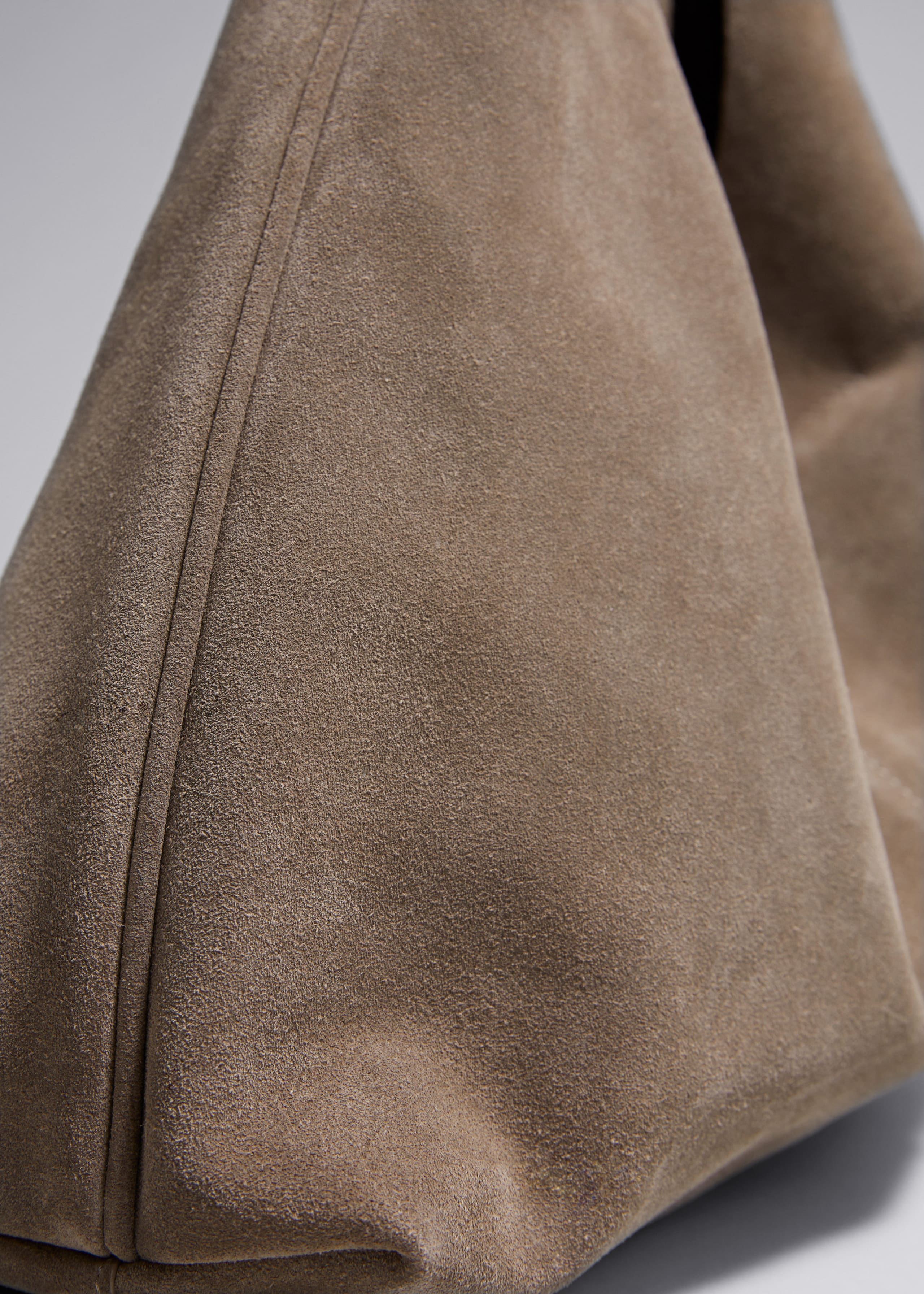 Large Suede Tote Bag - {{variantName}} - Descriptive Detail