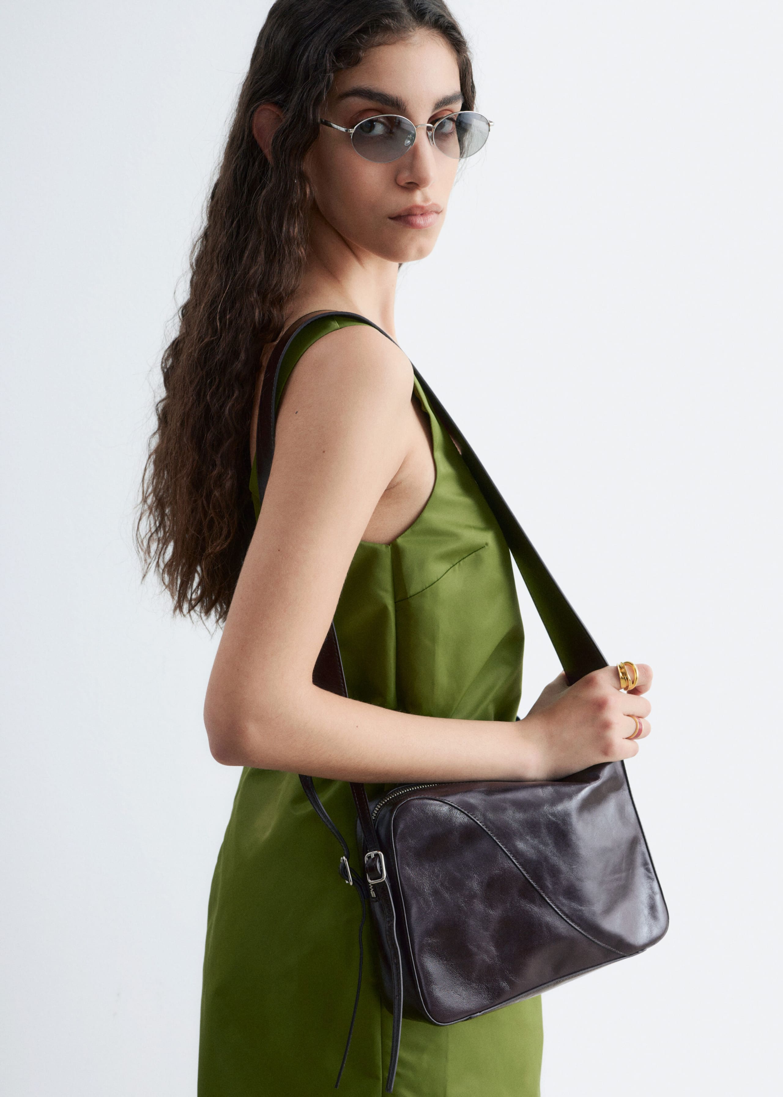 Image of Axelremsväska i läder