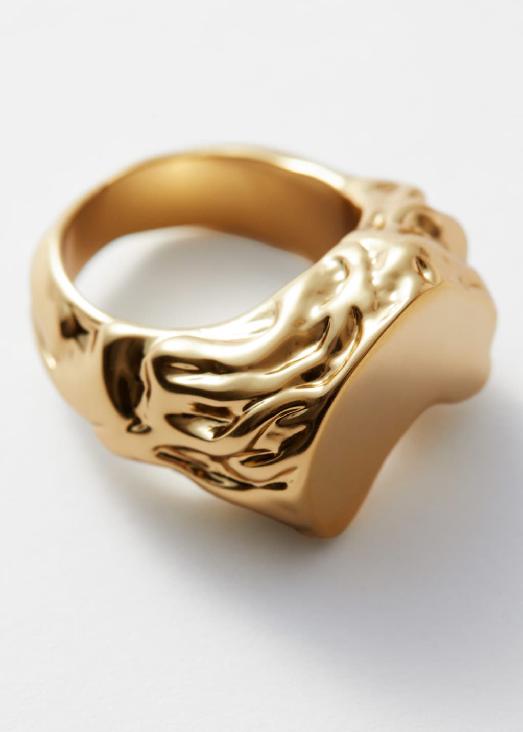 Sculpted Signet Ring - {{variantName}} - Descriptive Detail