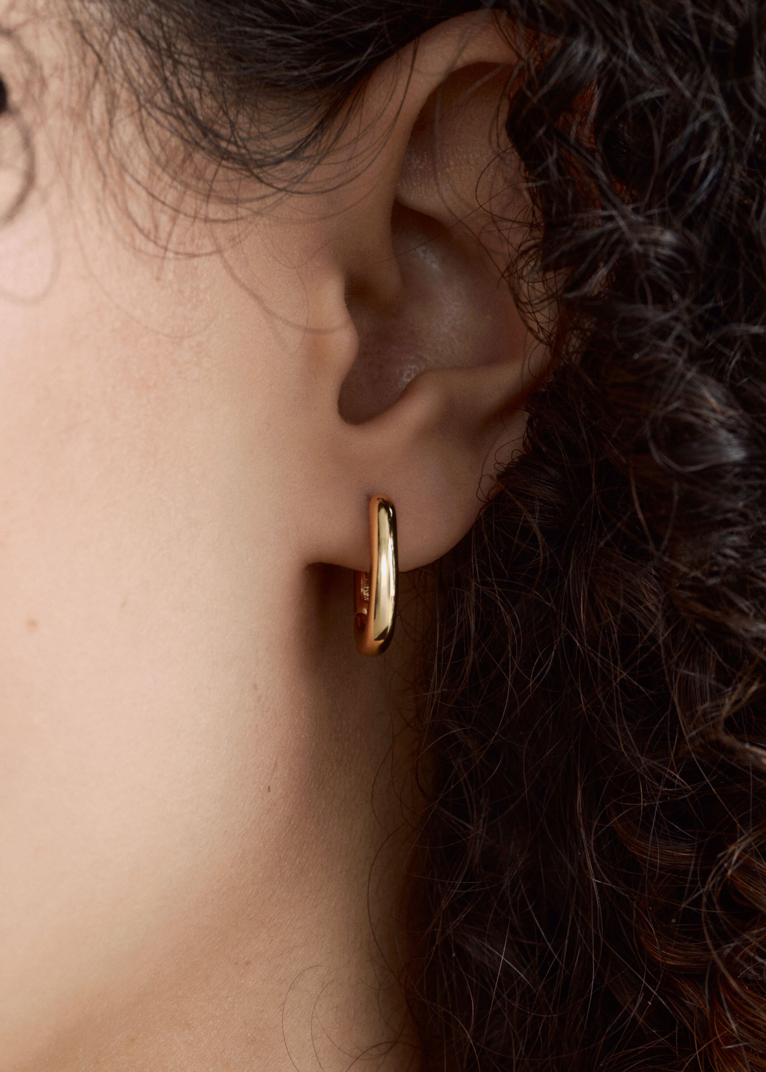 Ohrringe aus poliertem Messing im Set - Gold - Lookbook