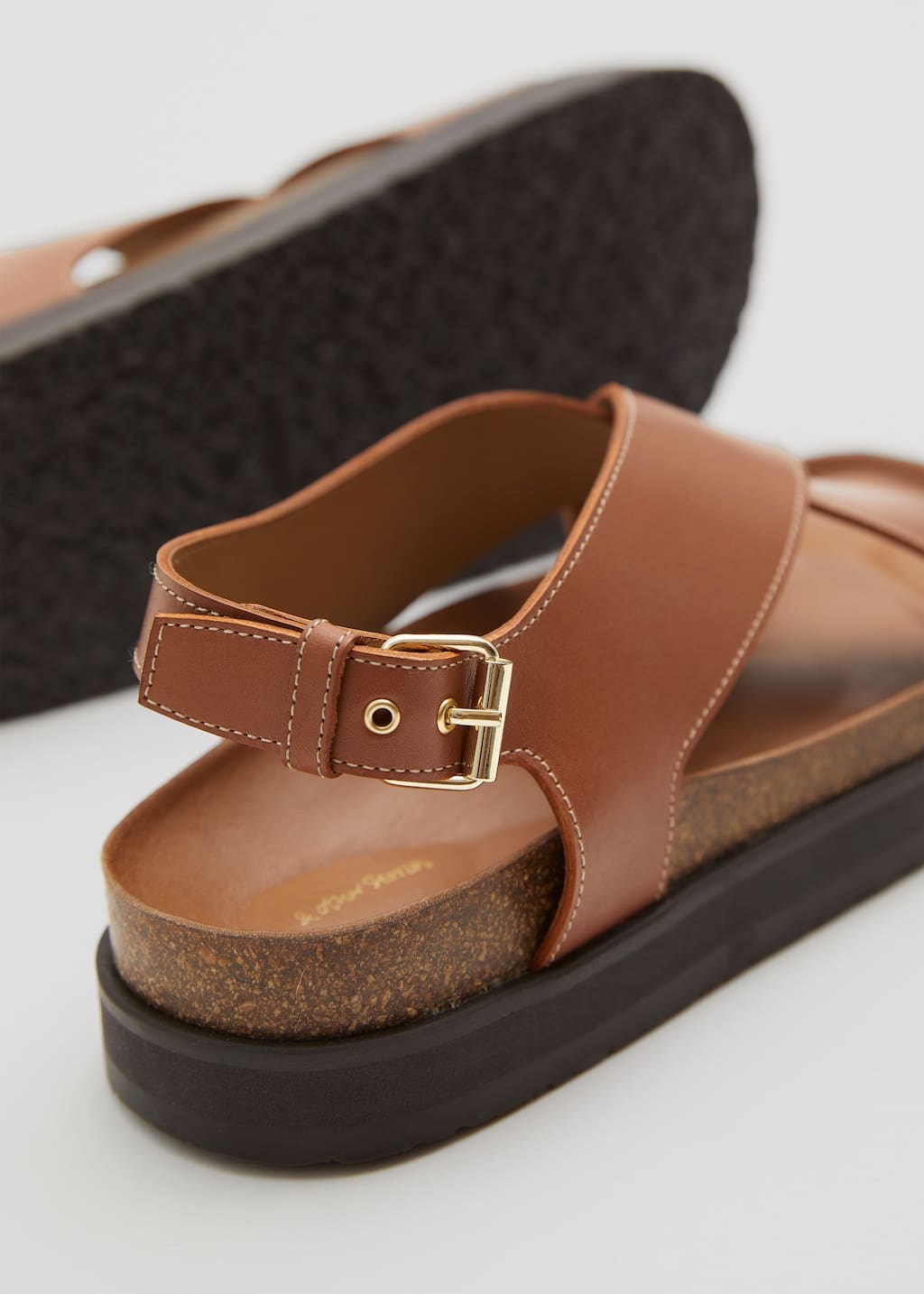 Ledersandalen mit überkreuzten Riemen - {{variantName}} - Beschreibendes Detail