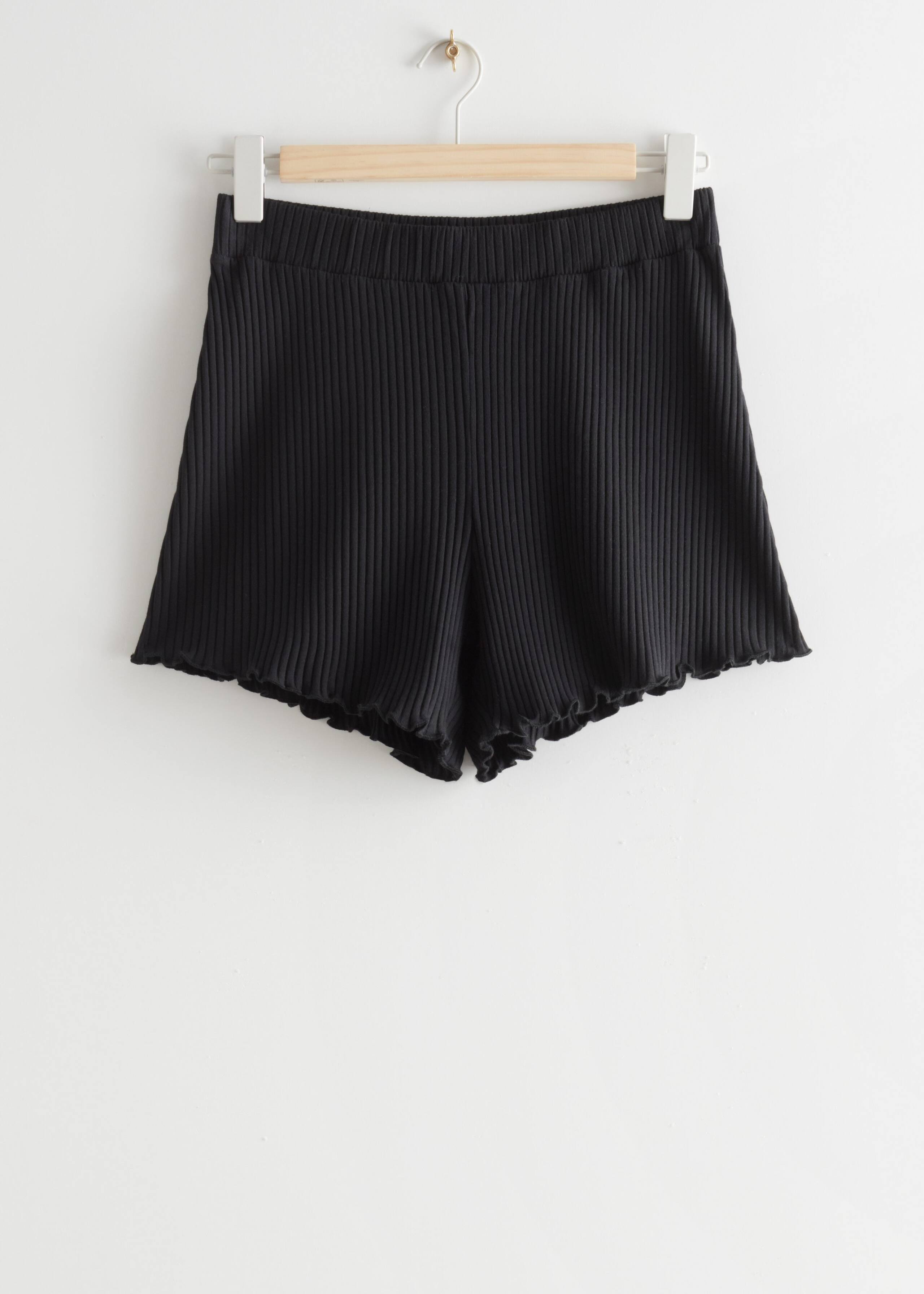 Frilled Rib Shorts - Black - Bodegón