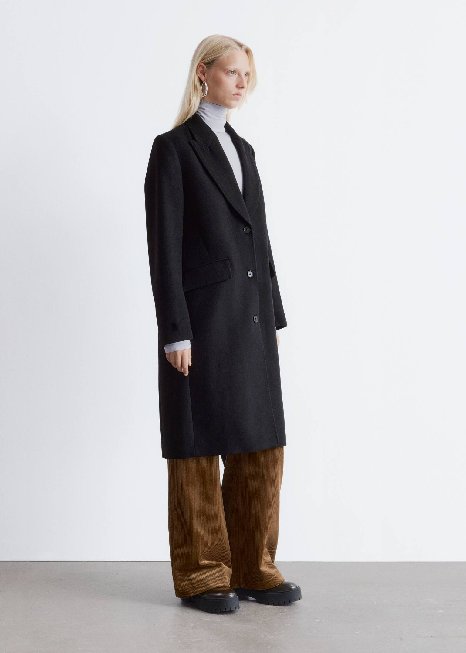 Mellemlang enkeltradet frakke - Sort - 9