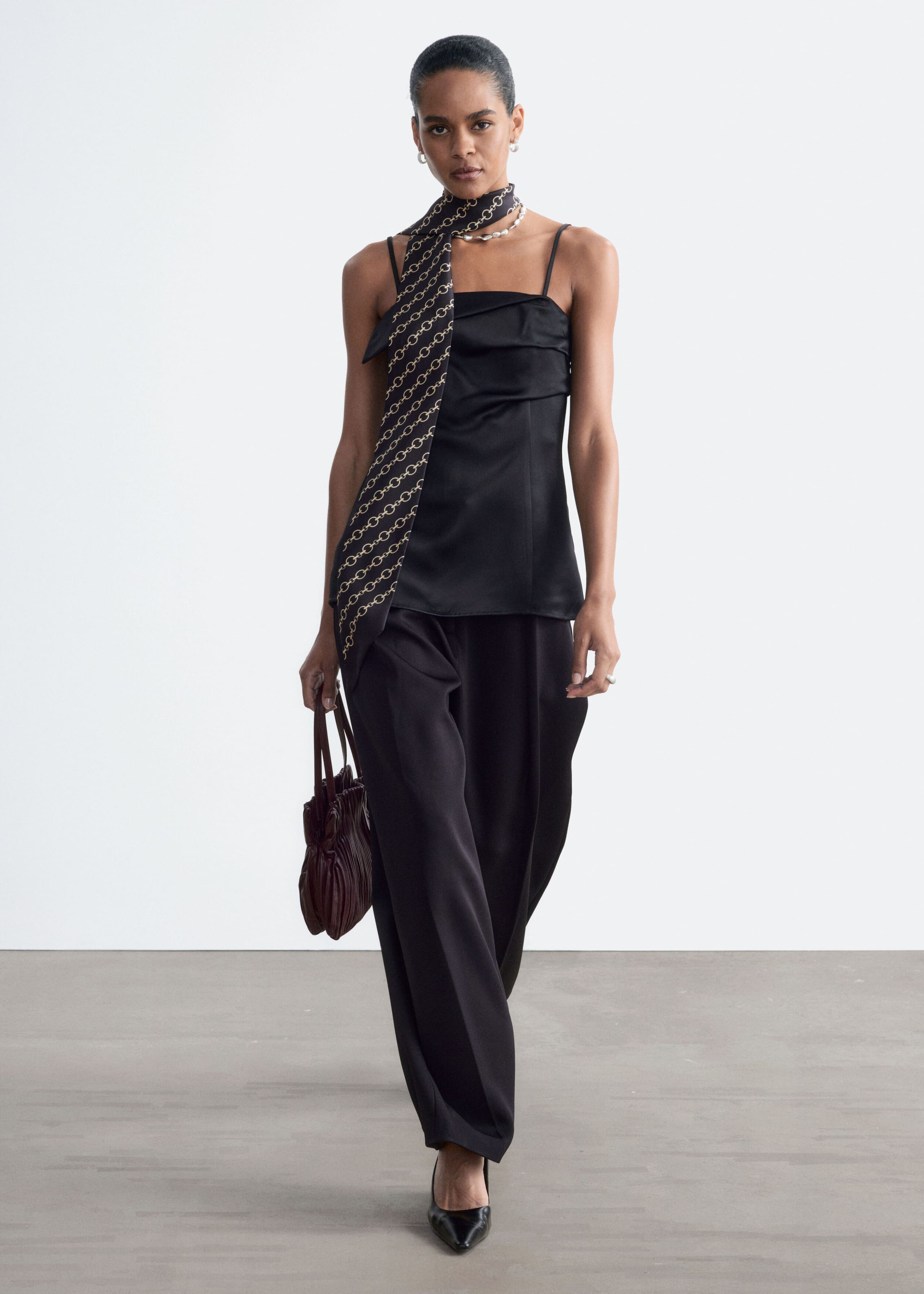 Korsagen-Trägertop - Schwarz - Lookbook