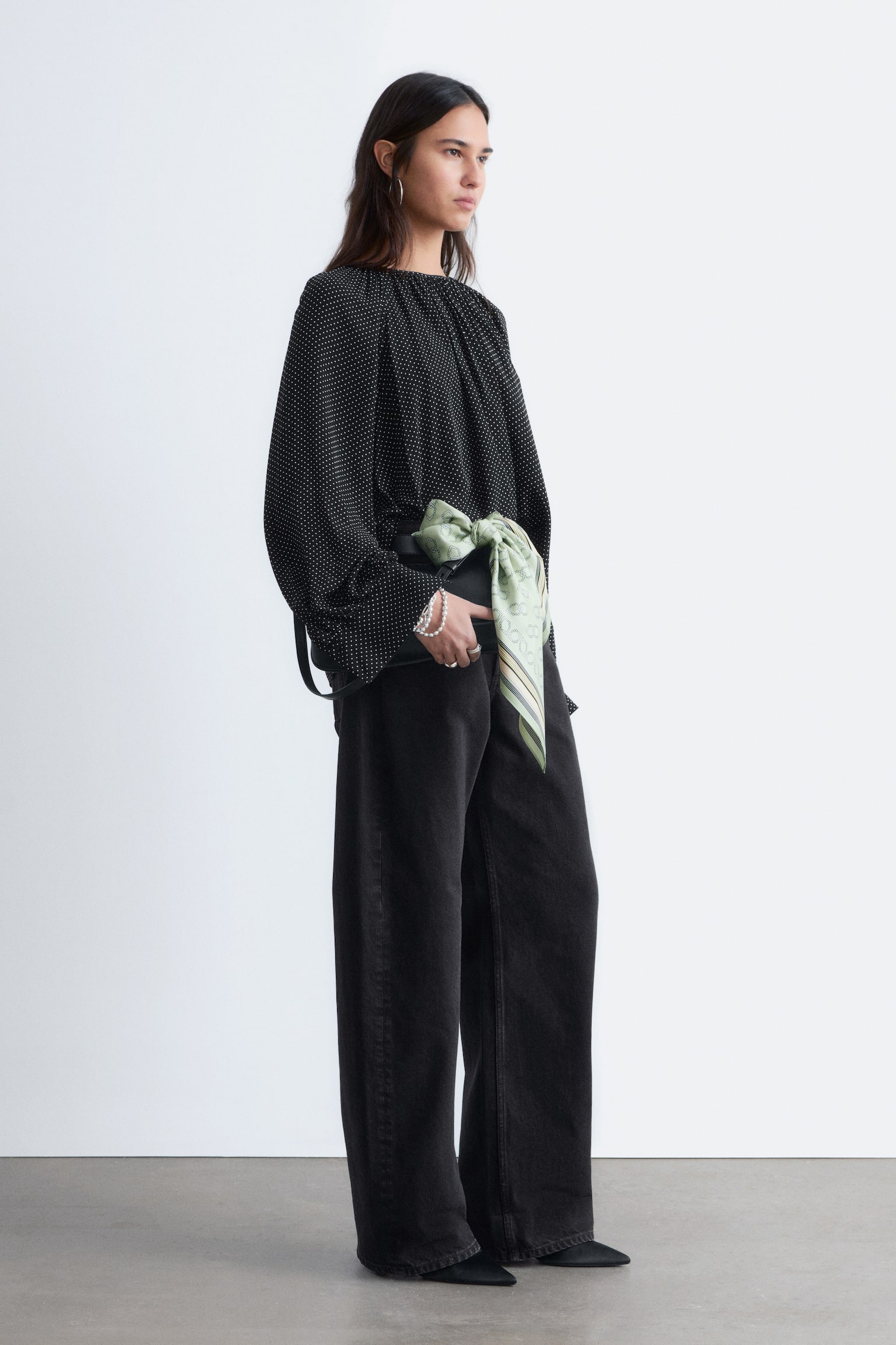 Μπλούζα με Φουσκωτά Μανίκια - Μαύρο Πουά/Σκούρο Μπλε - 1