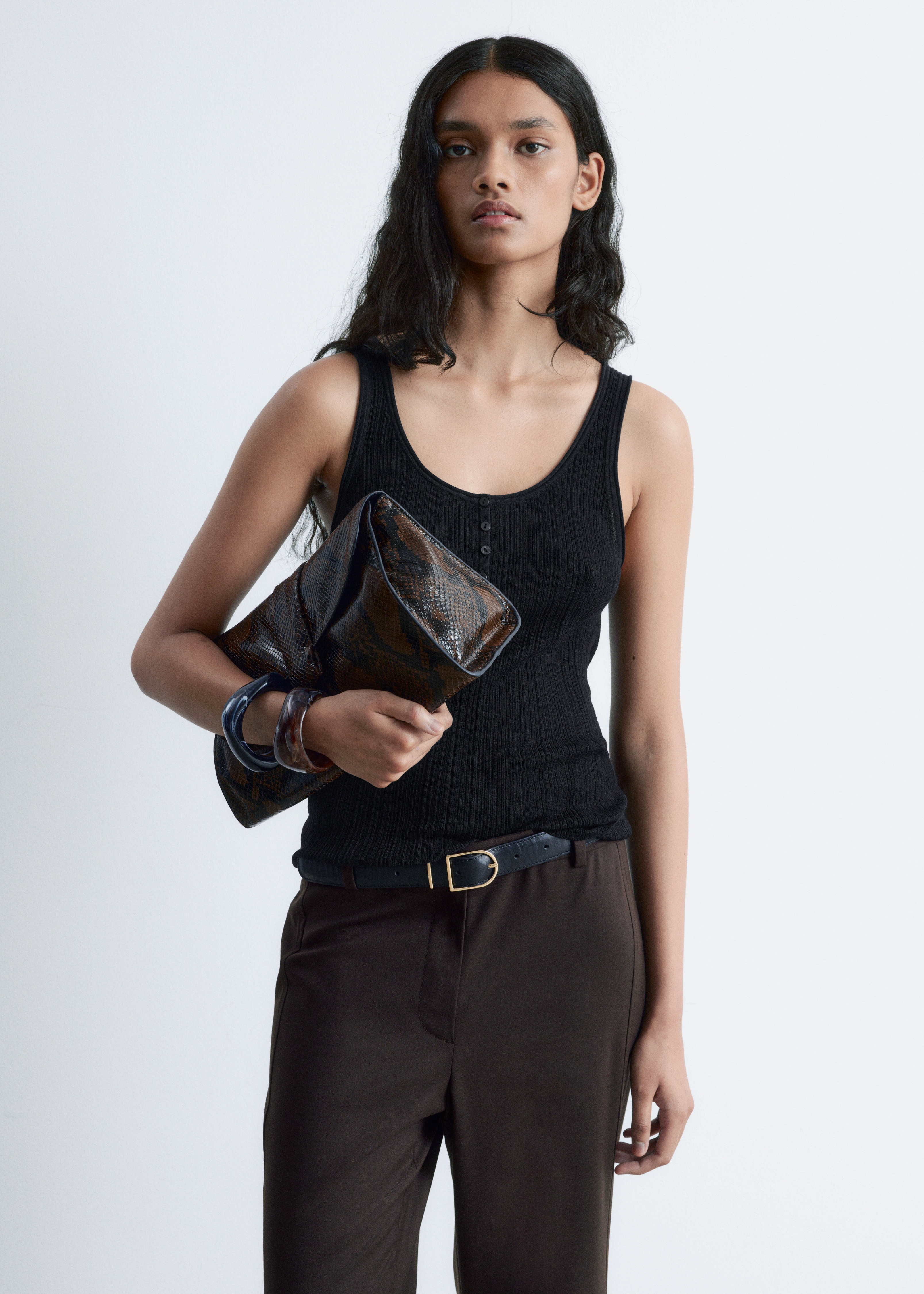 Tielko s hlbokým výstrihom a rebrovaným vzorom - Black/Olive Brown/Dark Brown