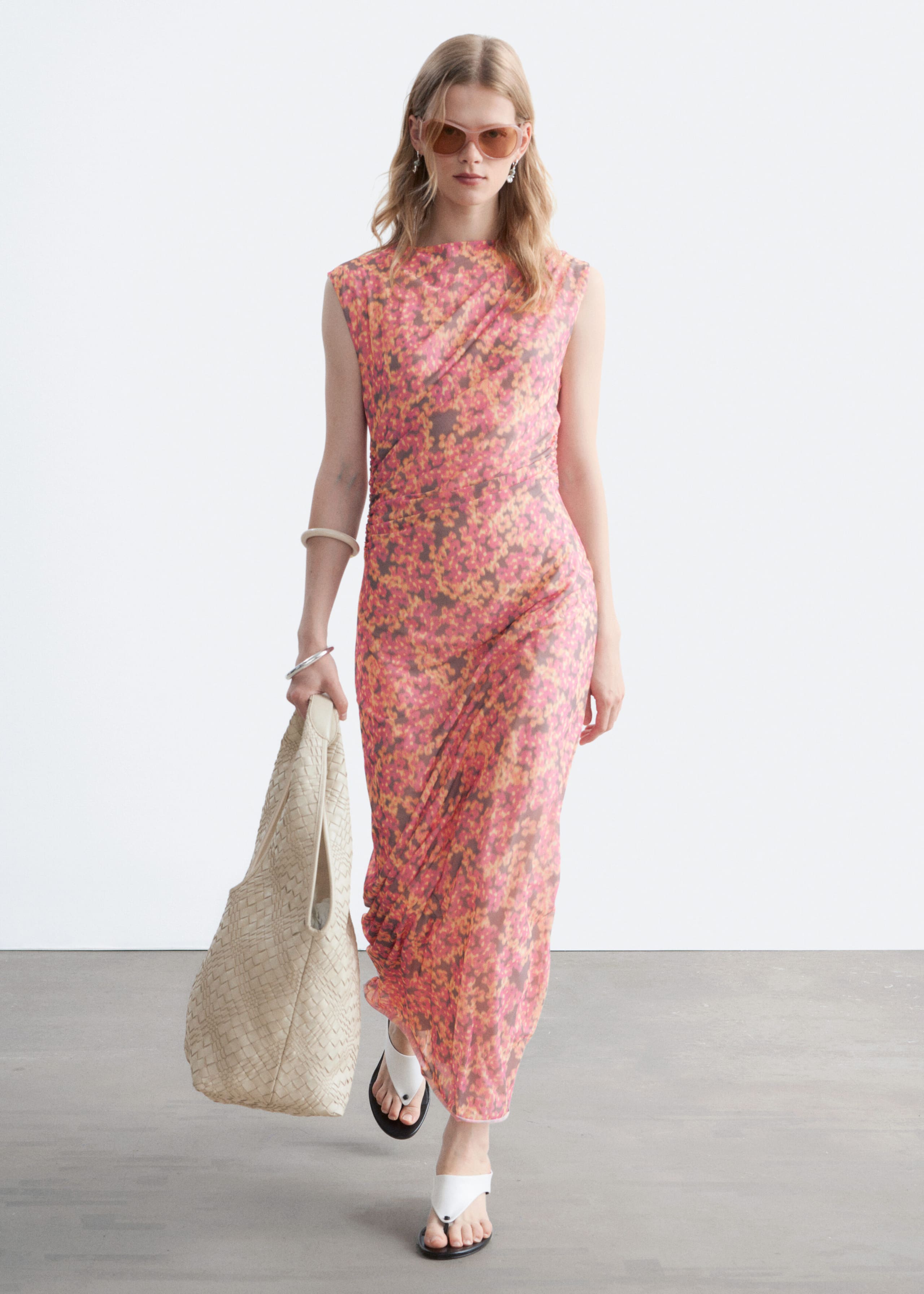 Ärmelloses, drapiertes Kleid - Dunkelbraun - Lookbook