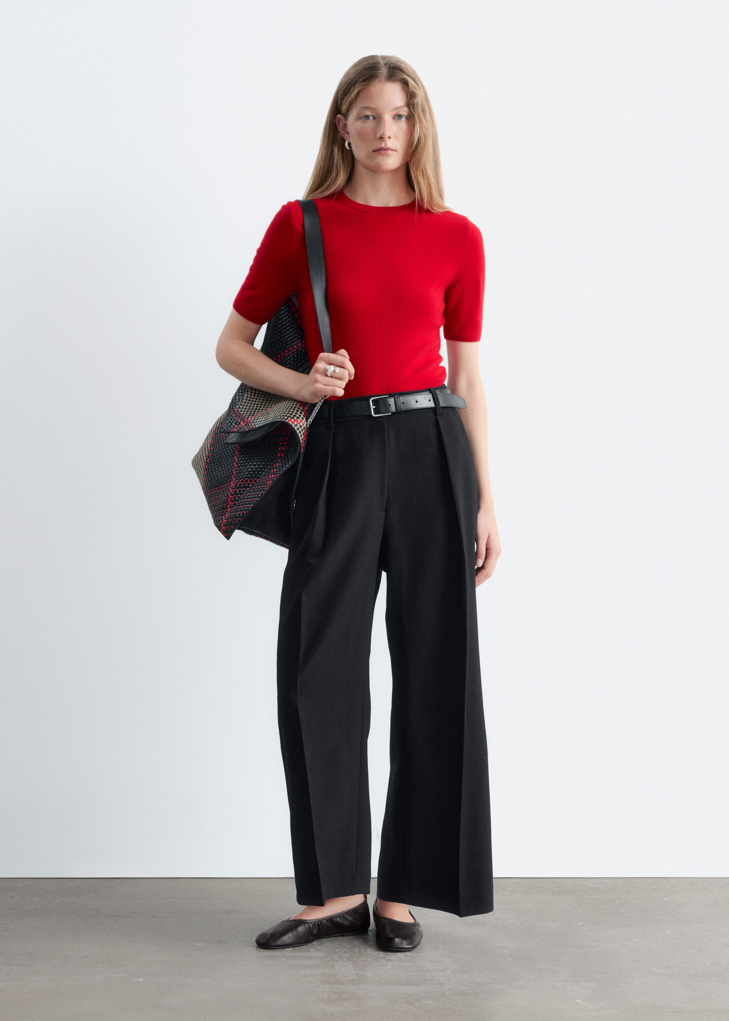 Verkürzte Hose mit Bundfalten - Schwarz - Lookbook
