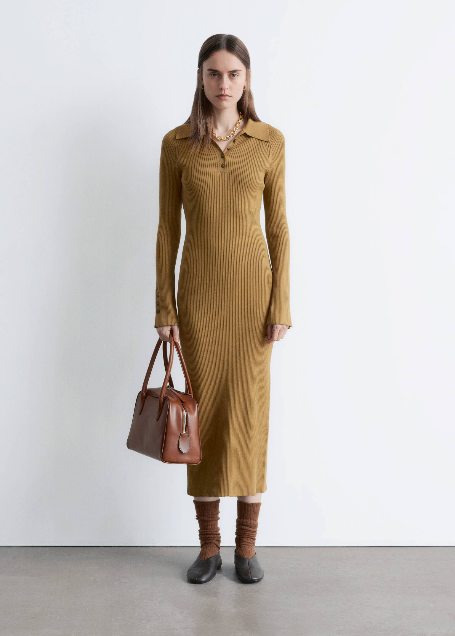 Vestido midi tipo polo de punto de canalé - Beige oscuro/Marrón oscuro - 1