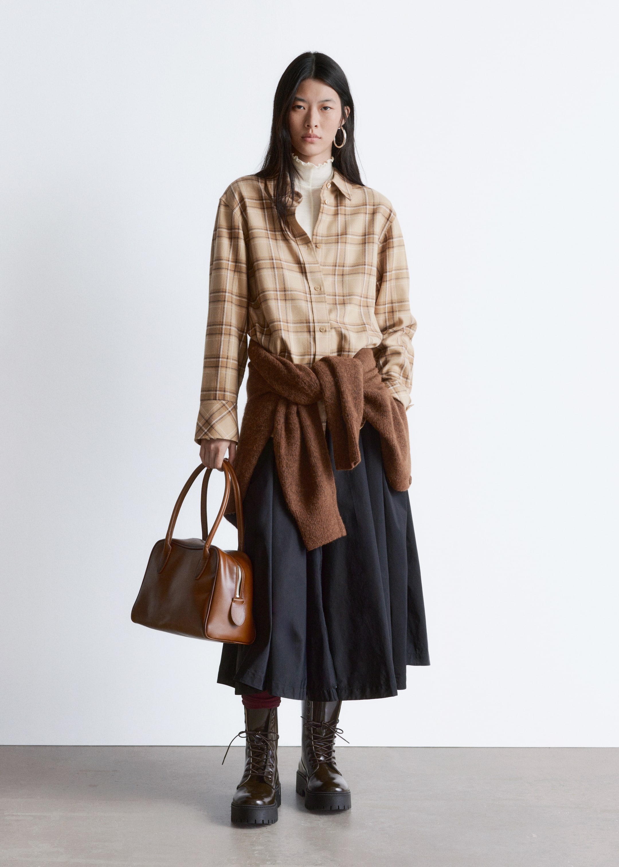 Näytä suurempi kuva: Ylisuuri paitapusero - Beigeruudullinen - NAISET | H&M FI 3