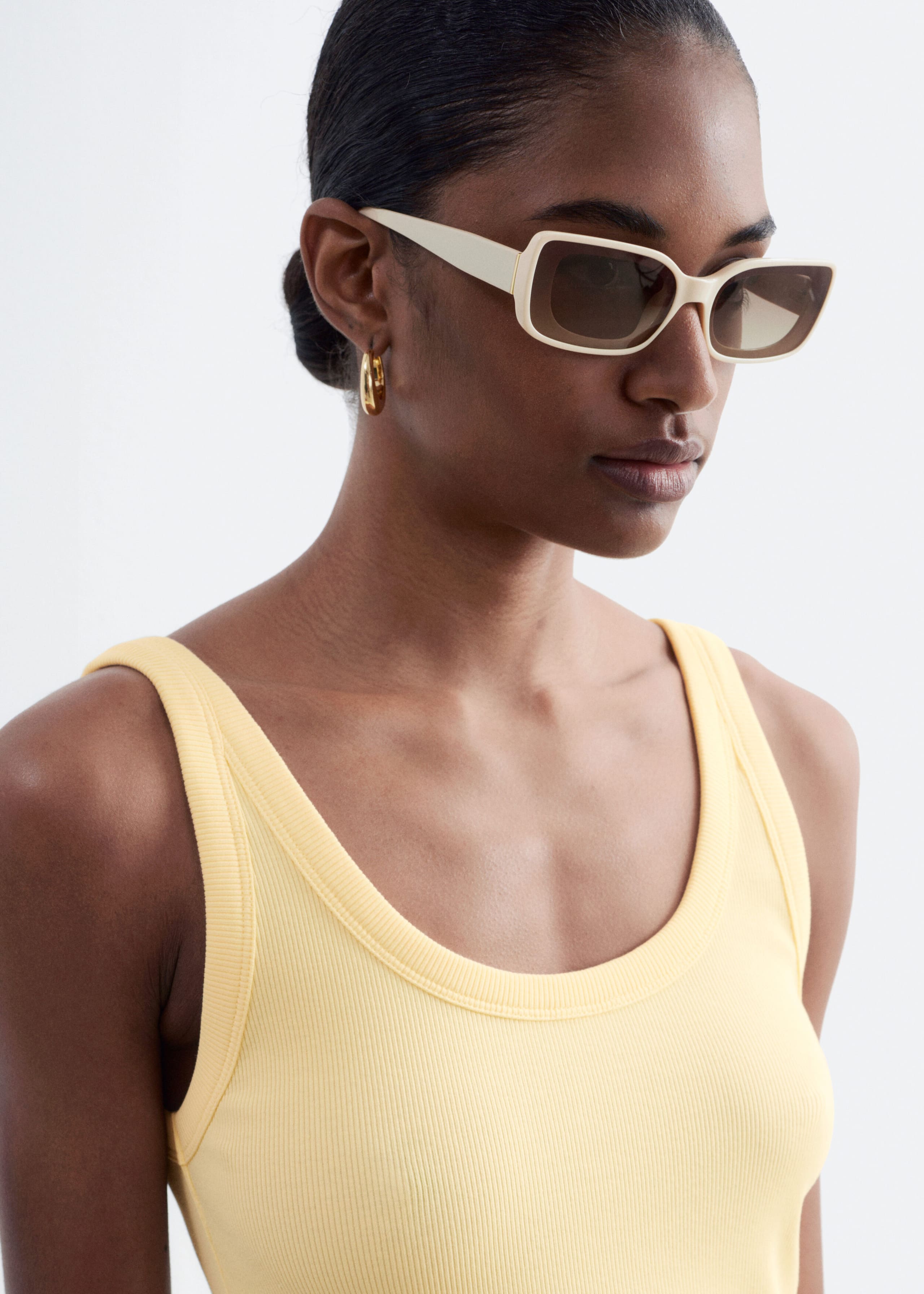 Ribbad midiklänning i bomull i linnemodell – Gul – lookbook