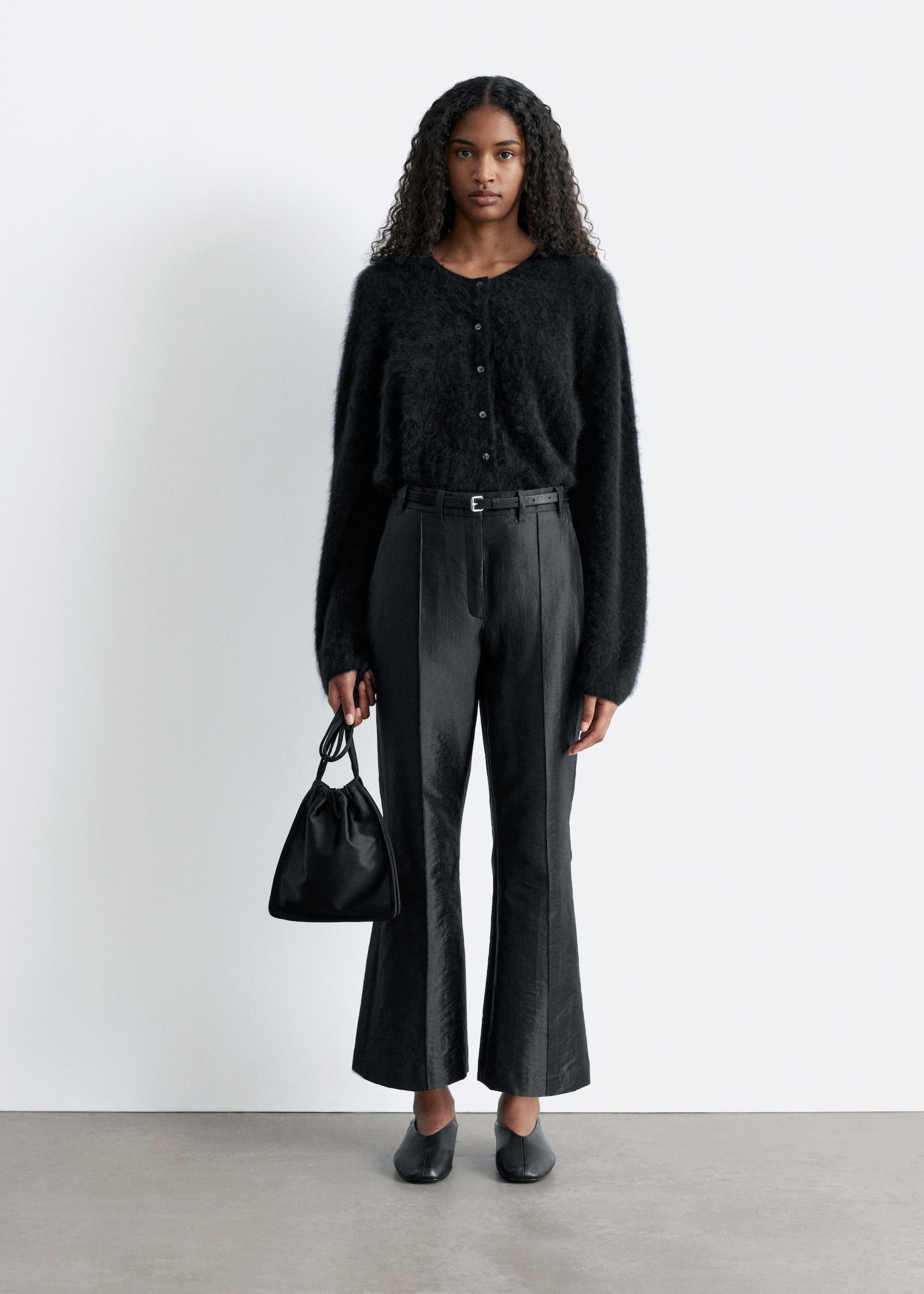 Kickflare-bukser i satin - Sort - 1