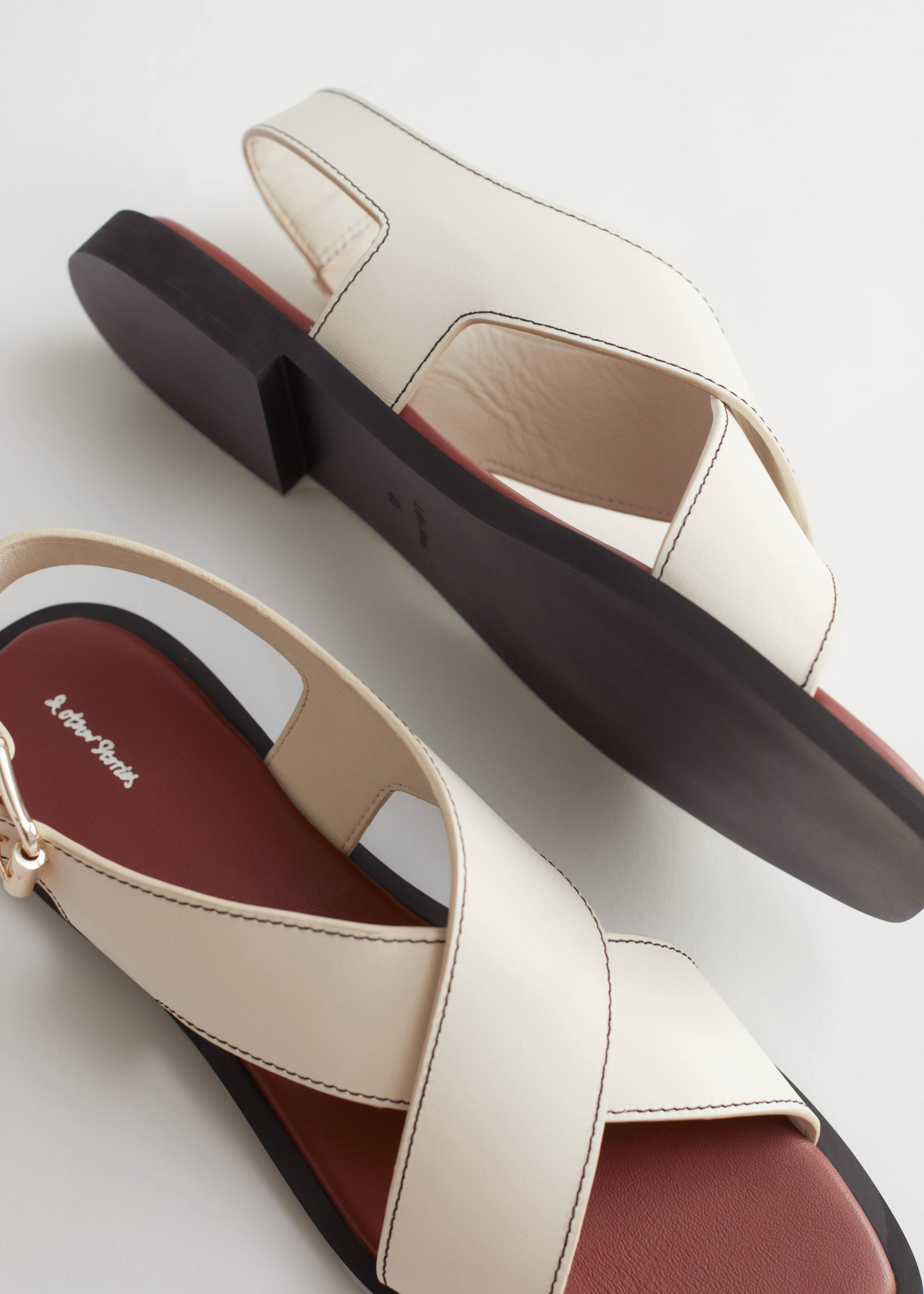 CrissCross Leather Sandals - {{variantName}} - Detalle descriptivo