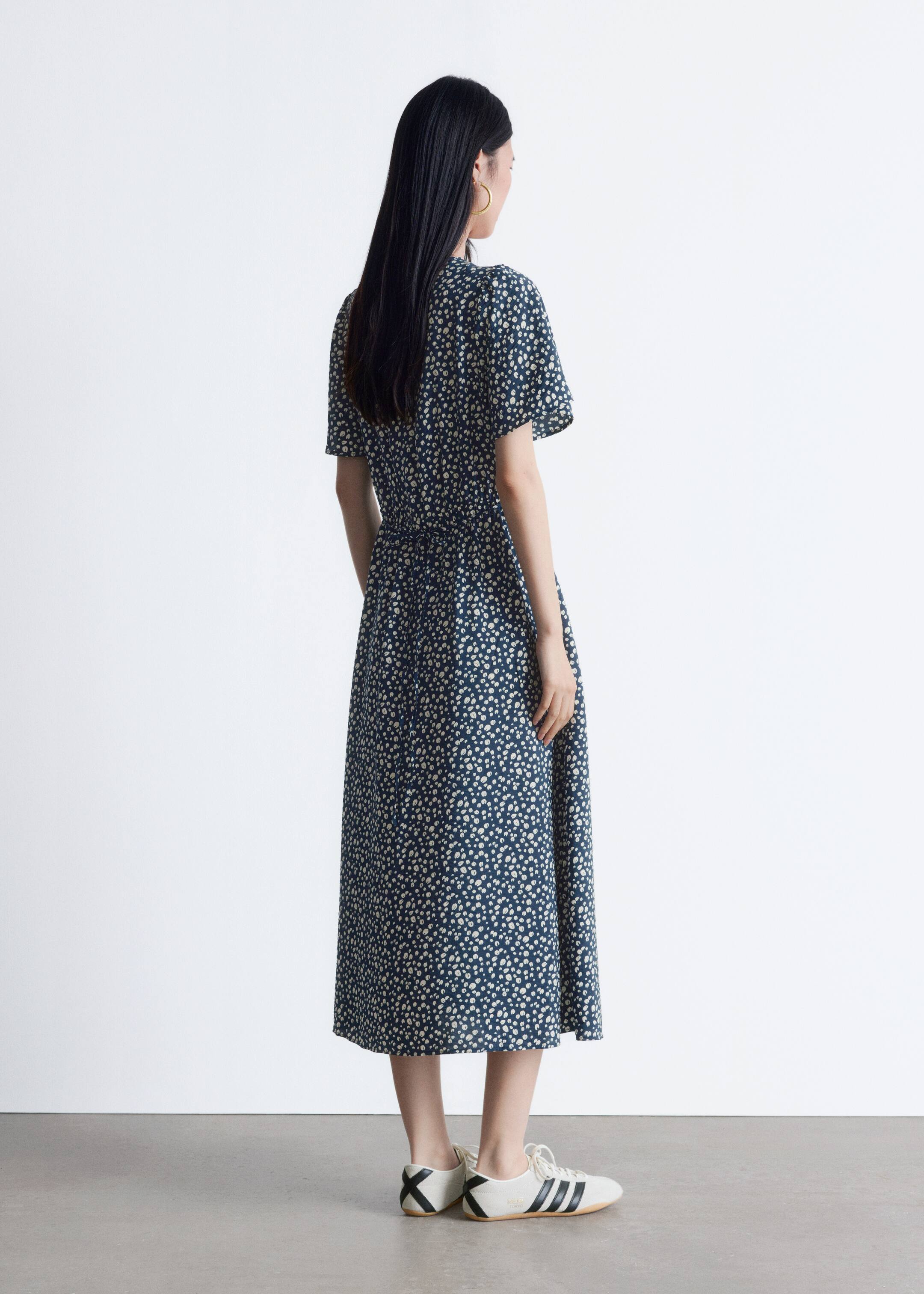 Ver imagen más grande: Vestido midi con escote en pico - Estampado azul marino - MUJER | H&M ES 3