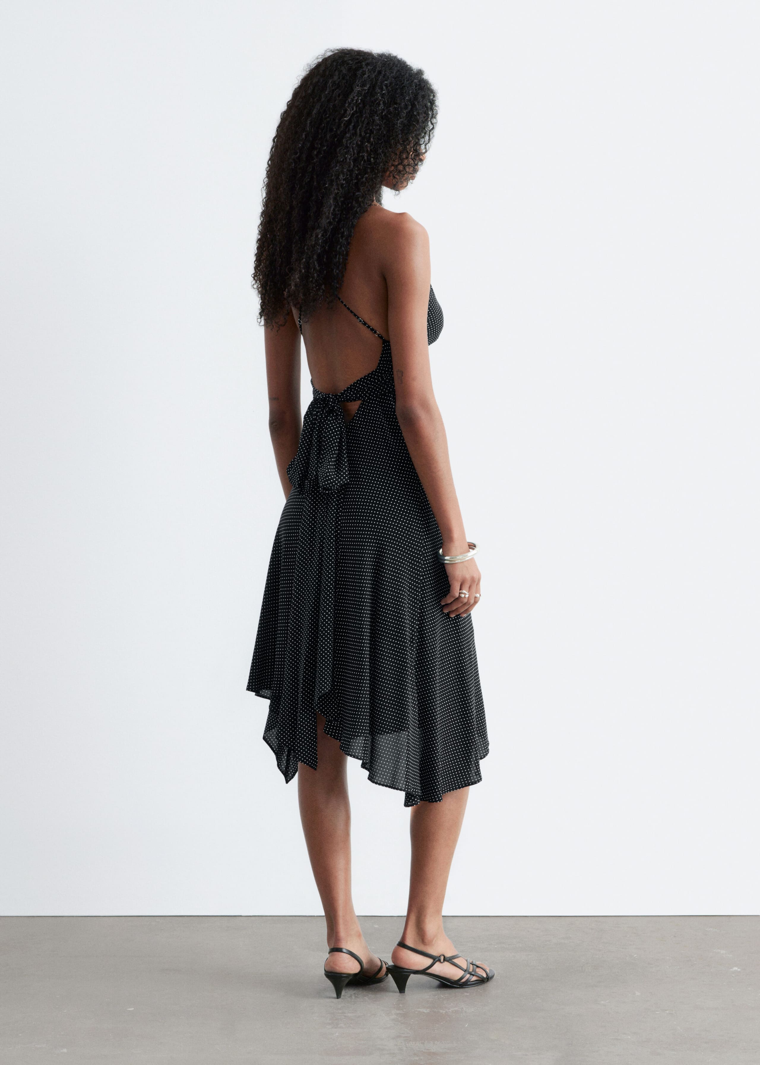 Dotted Slip Midi Dress - Schwarz/Kleine Punkte - Lookbook