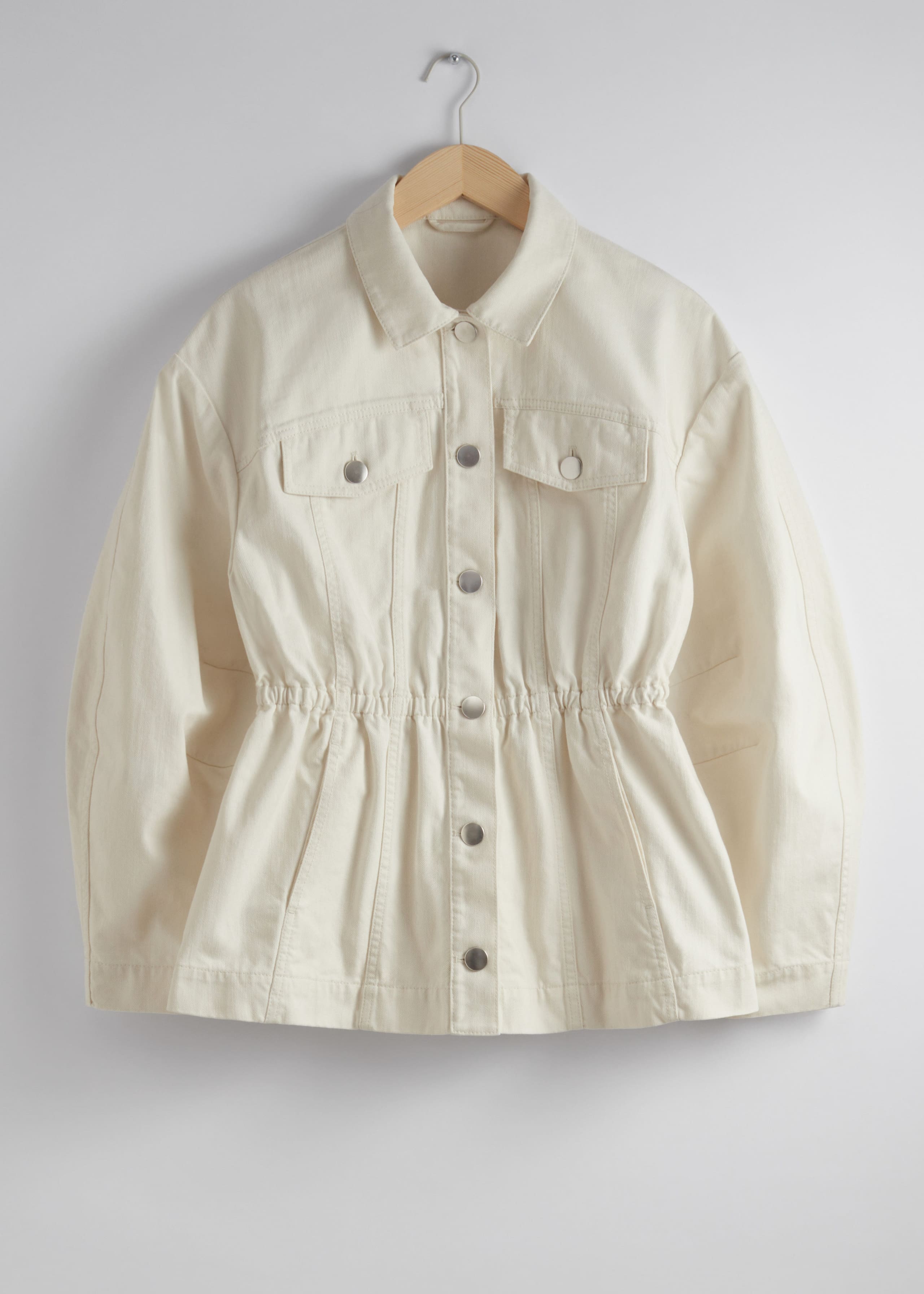 Jeansjacke mit Raffung - Weiß - Stillleben