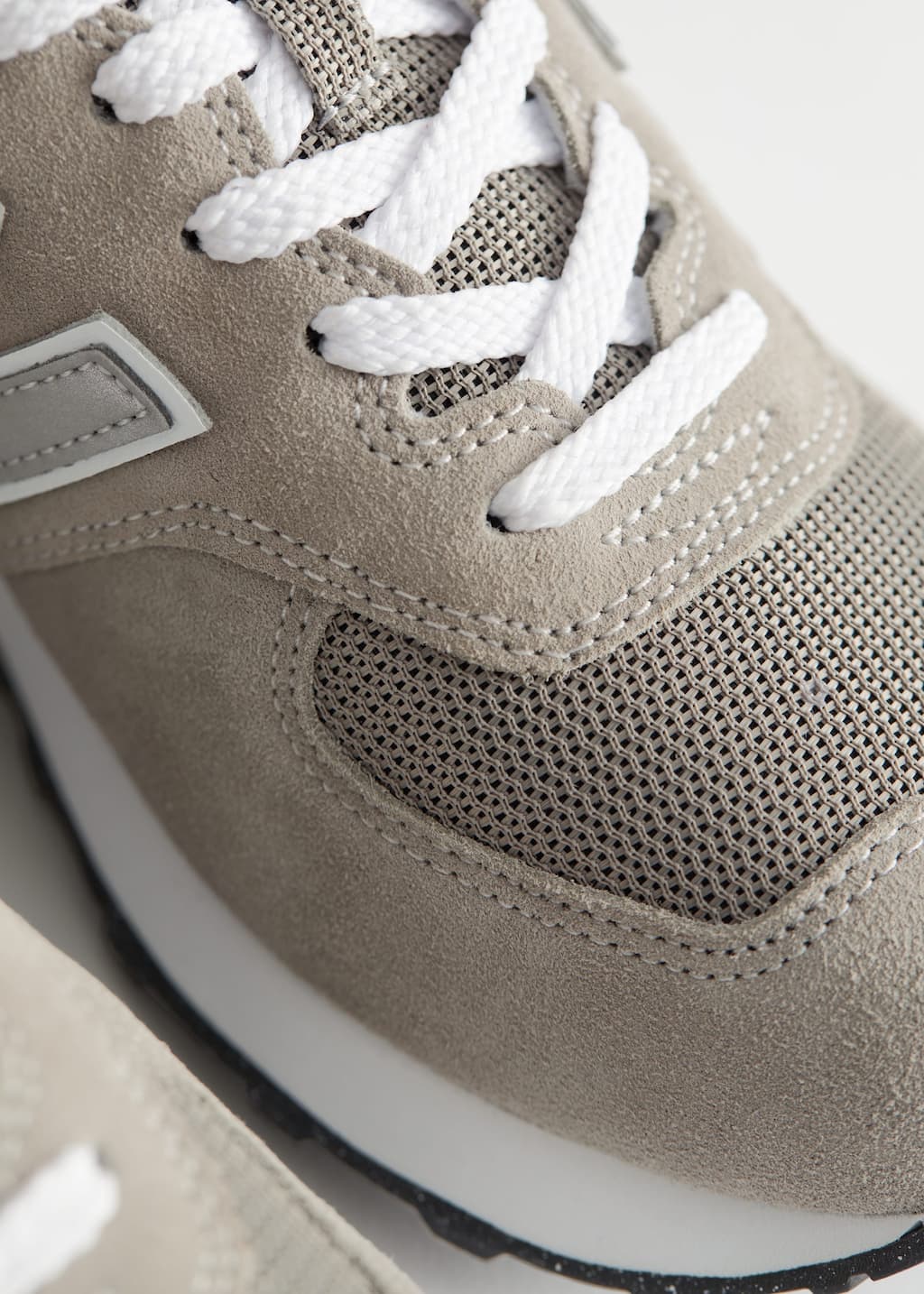 NewBalance574CoreWomensSneakers - {{variantName}} - Detalle descriptivo