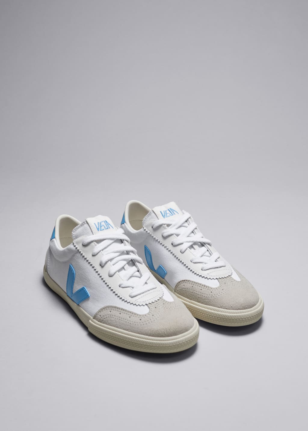 Sneakersy Veja Volley Canvas – Light blue/White – Martwa natura