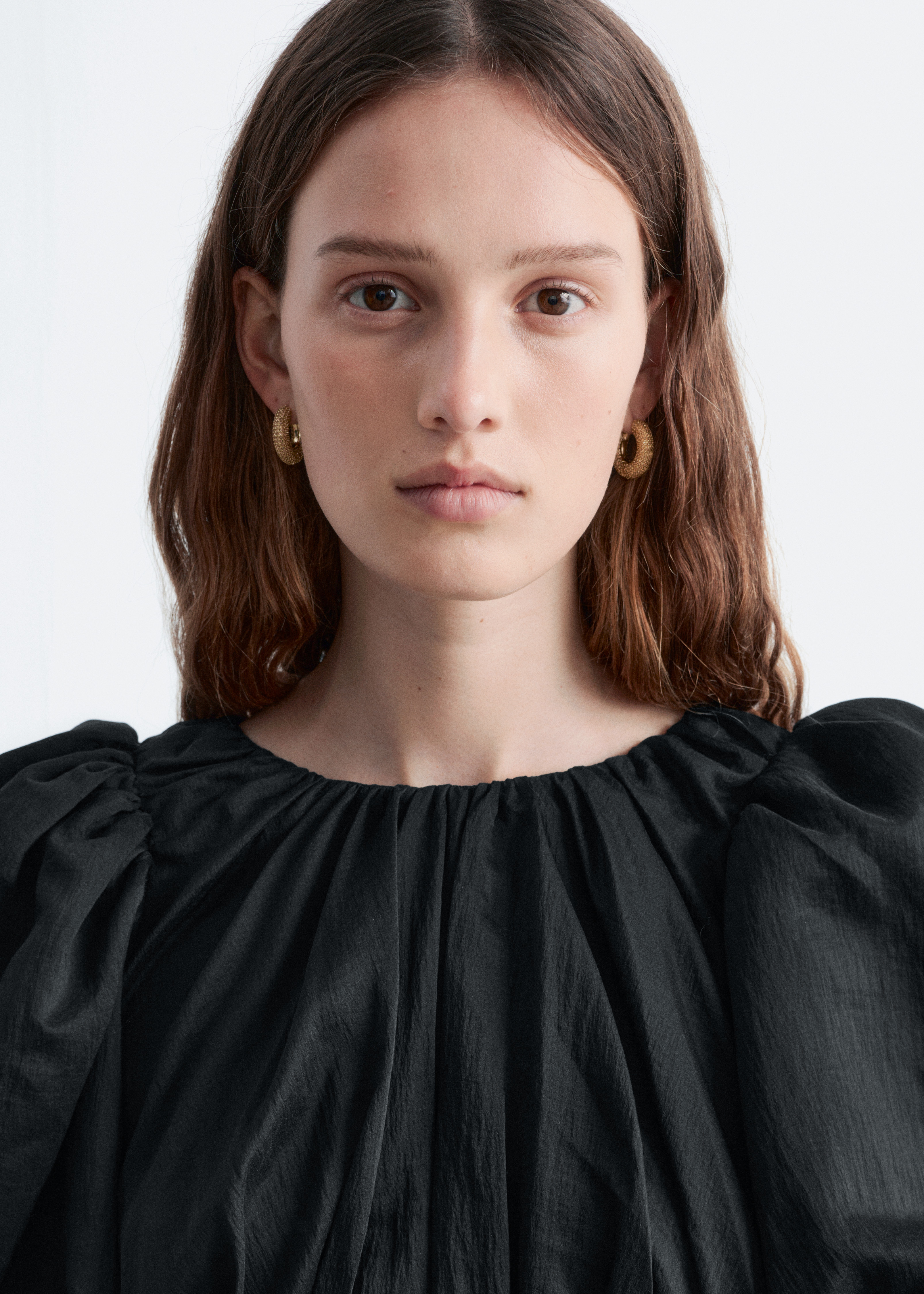 Visa större bild: Peplumtopp med puffärm - Svart | H&M SE 2