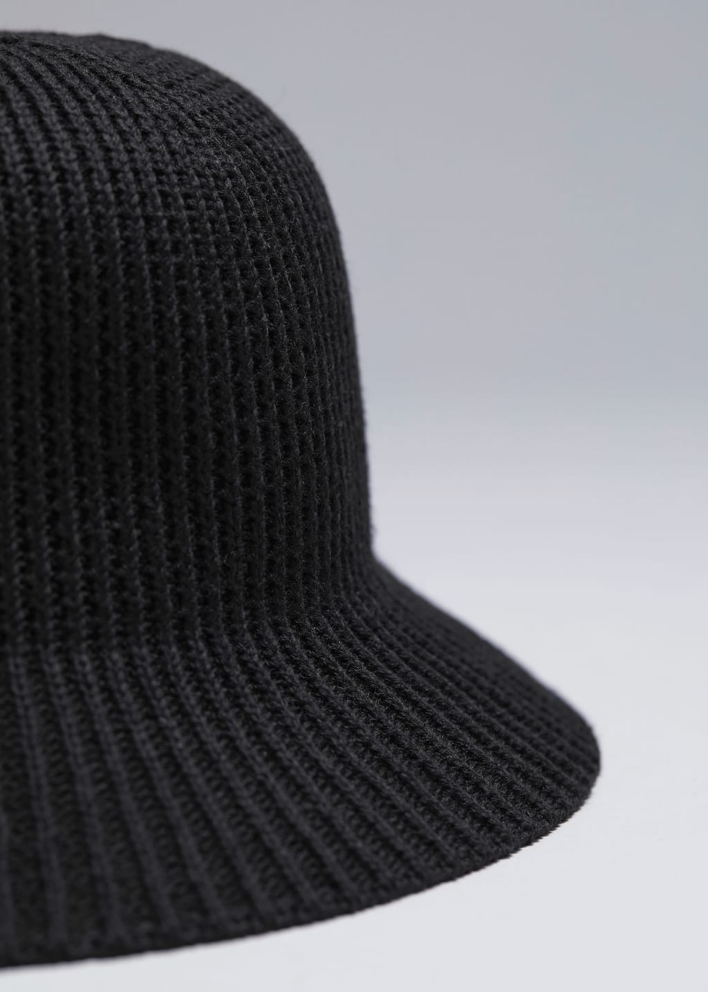 Gorro de pescador en punto de canalé - {{variantName}} - Detalle descriptivo