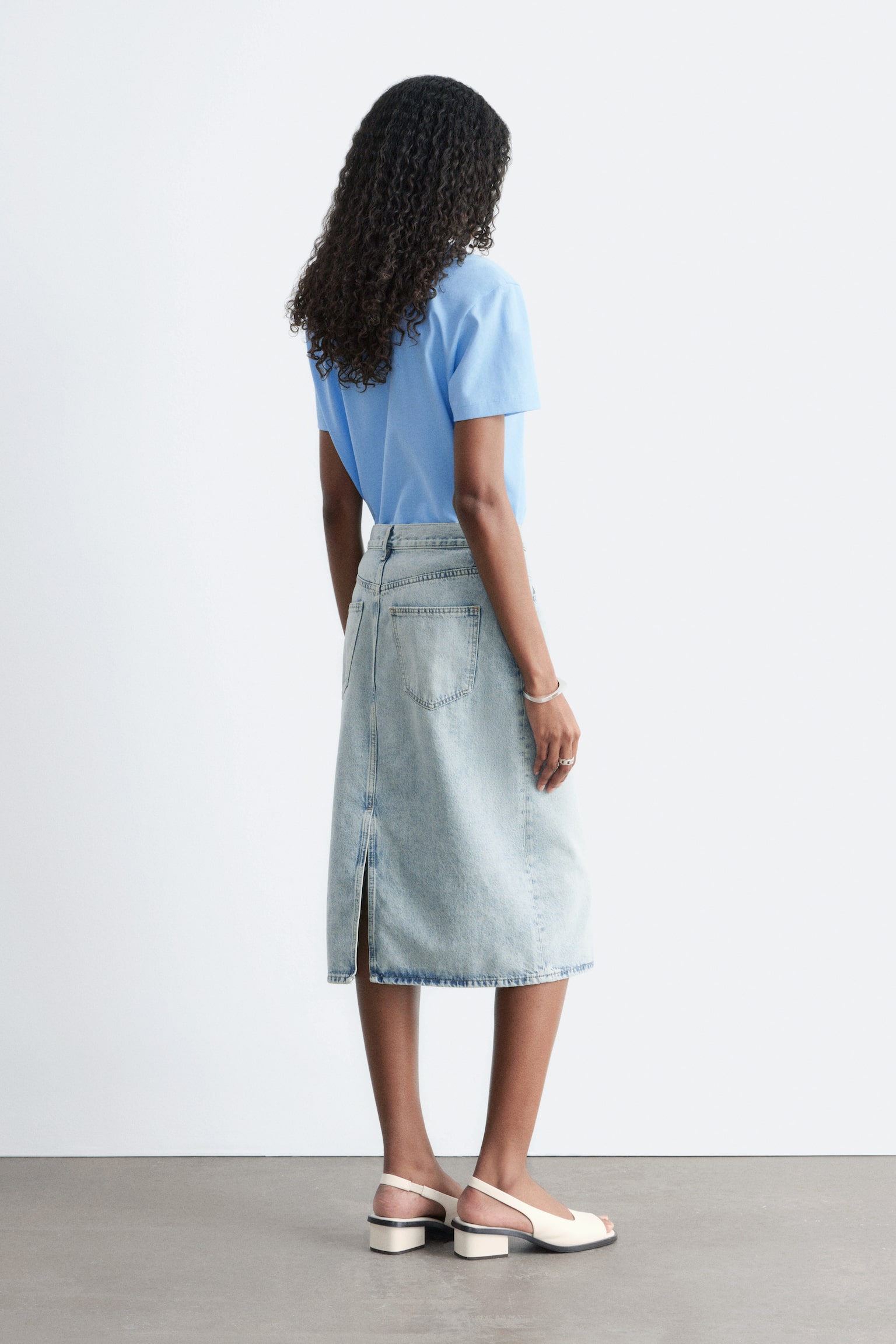 Bavlněné tričko s kulatým výstřihem - Světle Modrá/Žlutá/Bílá/Světle růžová/Tmavě hnědá/Černá/Námořnické/Bílé Pruhy/Červená - 3