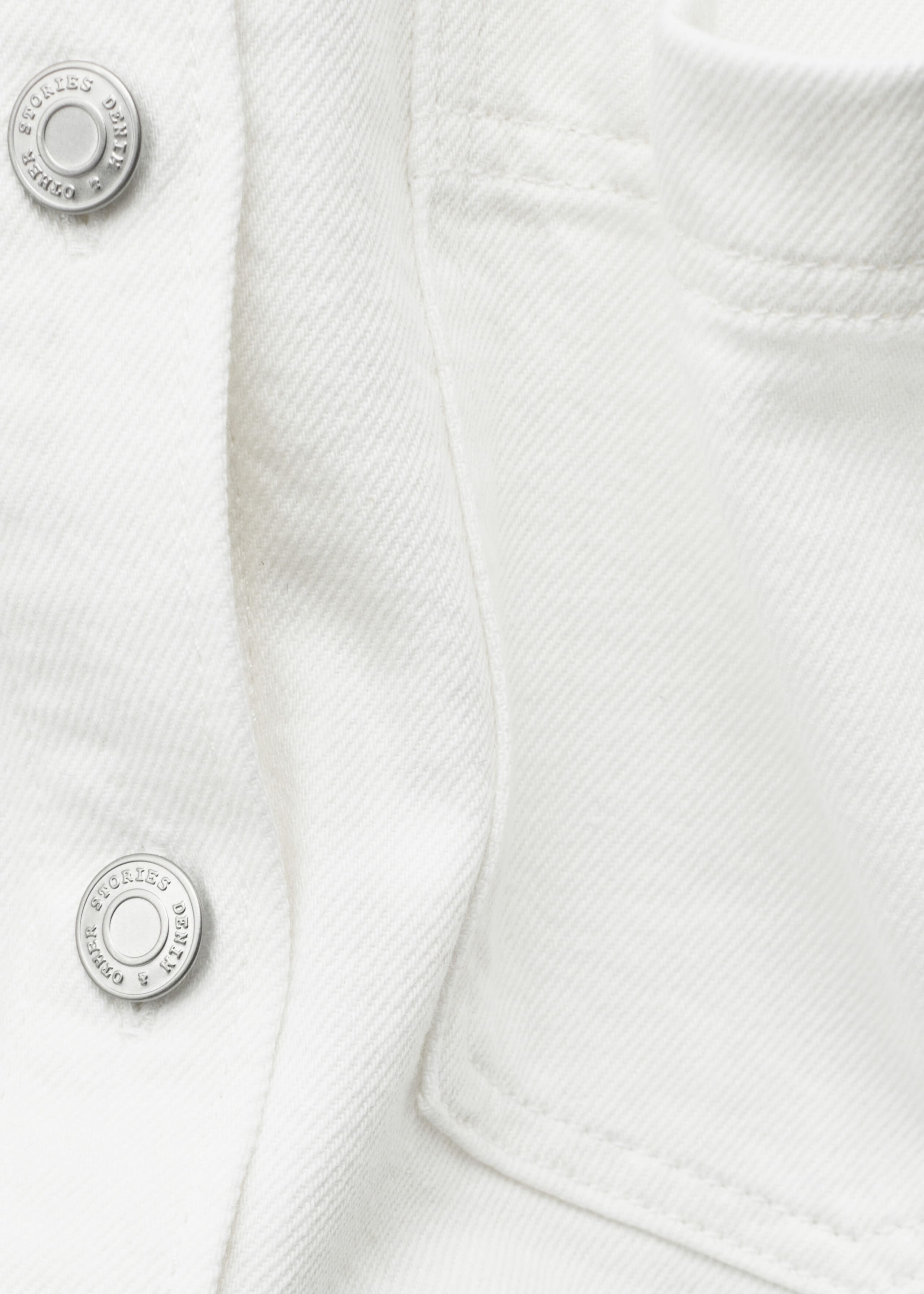 Relaxed Short-Sleeve Denim Shirt - {{variantName}} - Descriptive Detail