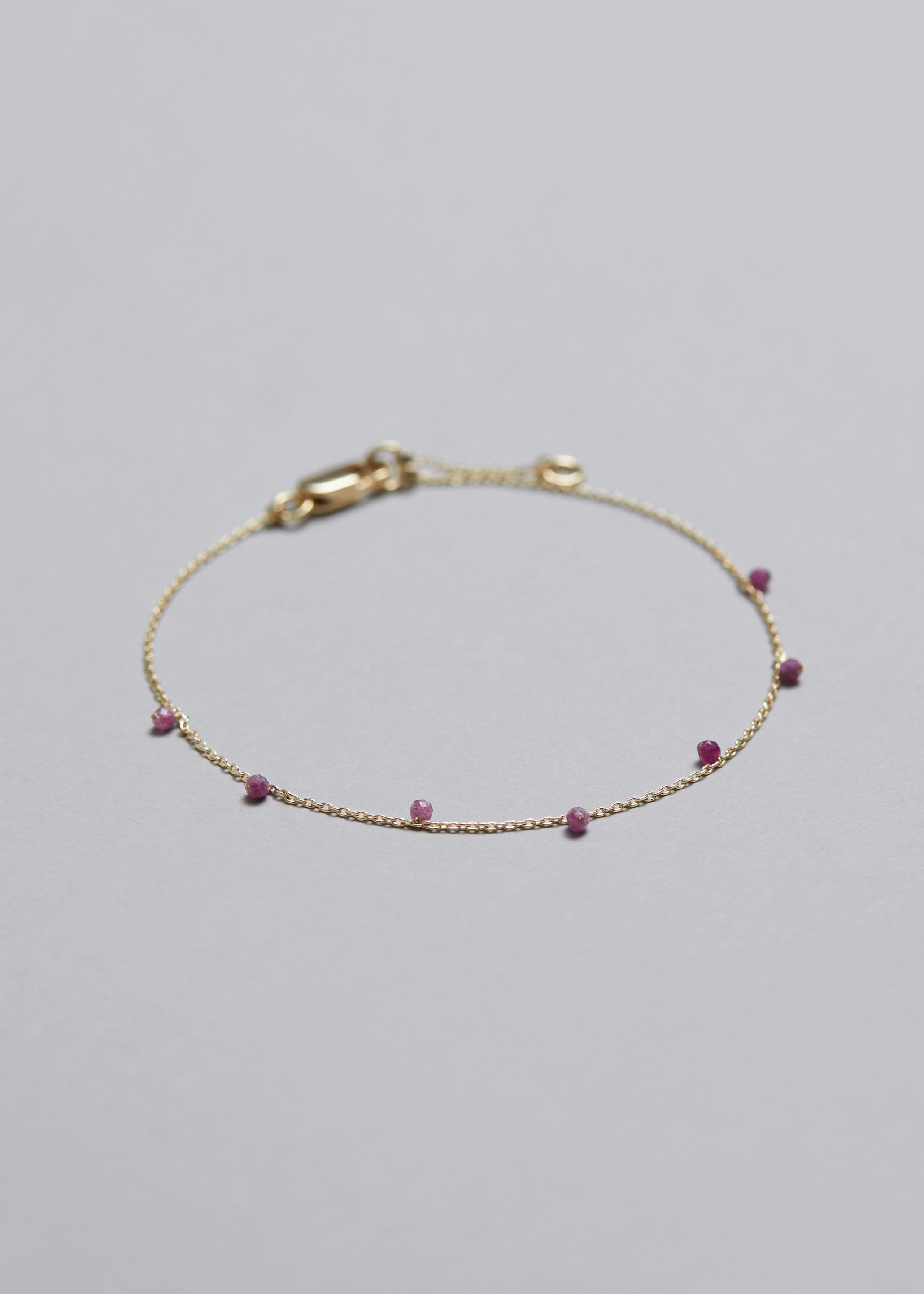 Bransoletka z wisiorkiem z kamieni szlachetnych – Szmaragdowy – Martwa natura