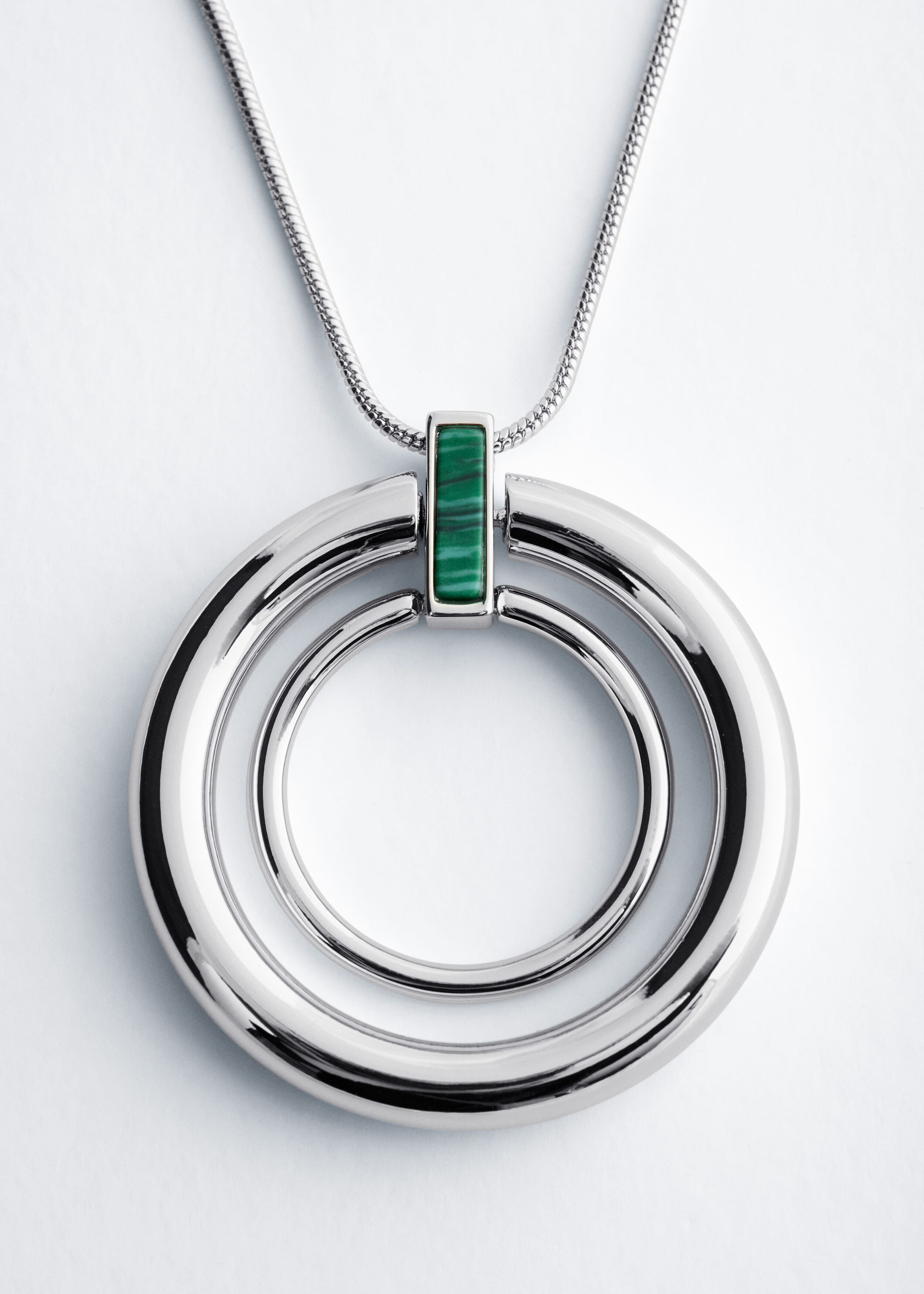 Double-Circle Pendant Necklace - {{variantName}} - Descriptive Detail