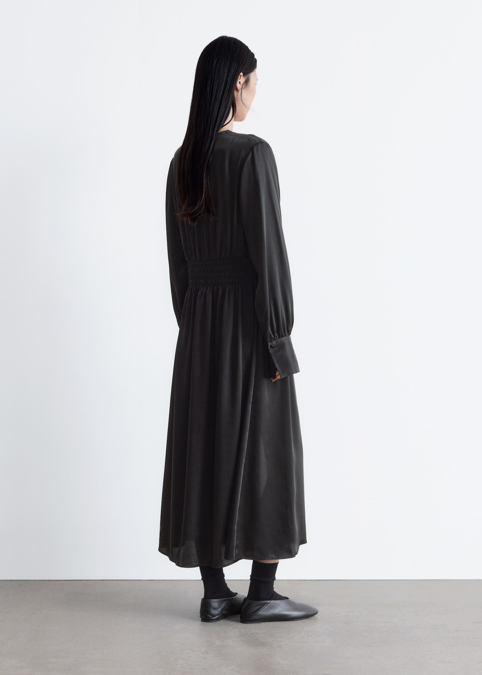 Szatén midi ingruha - Fekete - 4