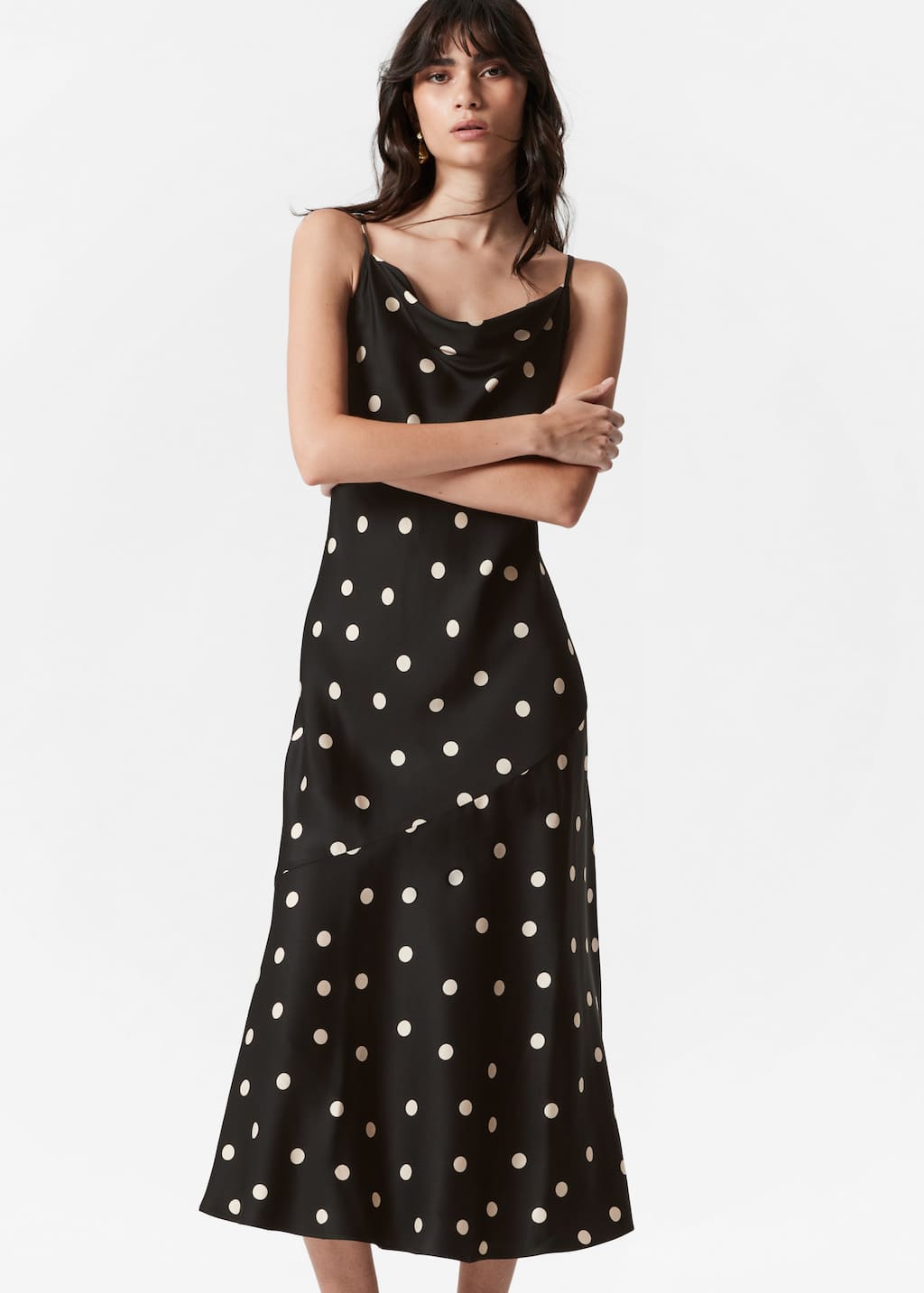 Midilång slipklänning i satin – Leopardmönster – lookbook