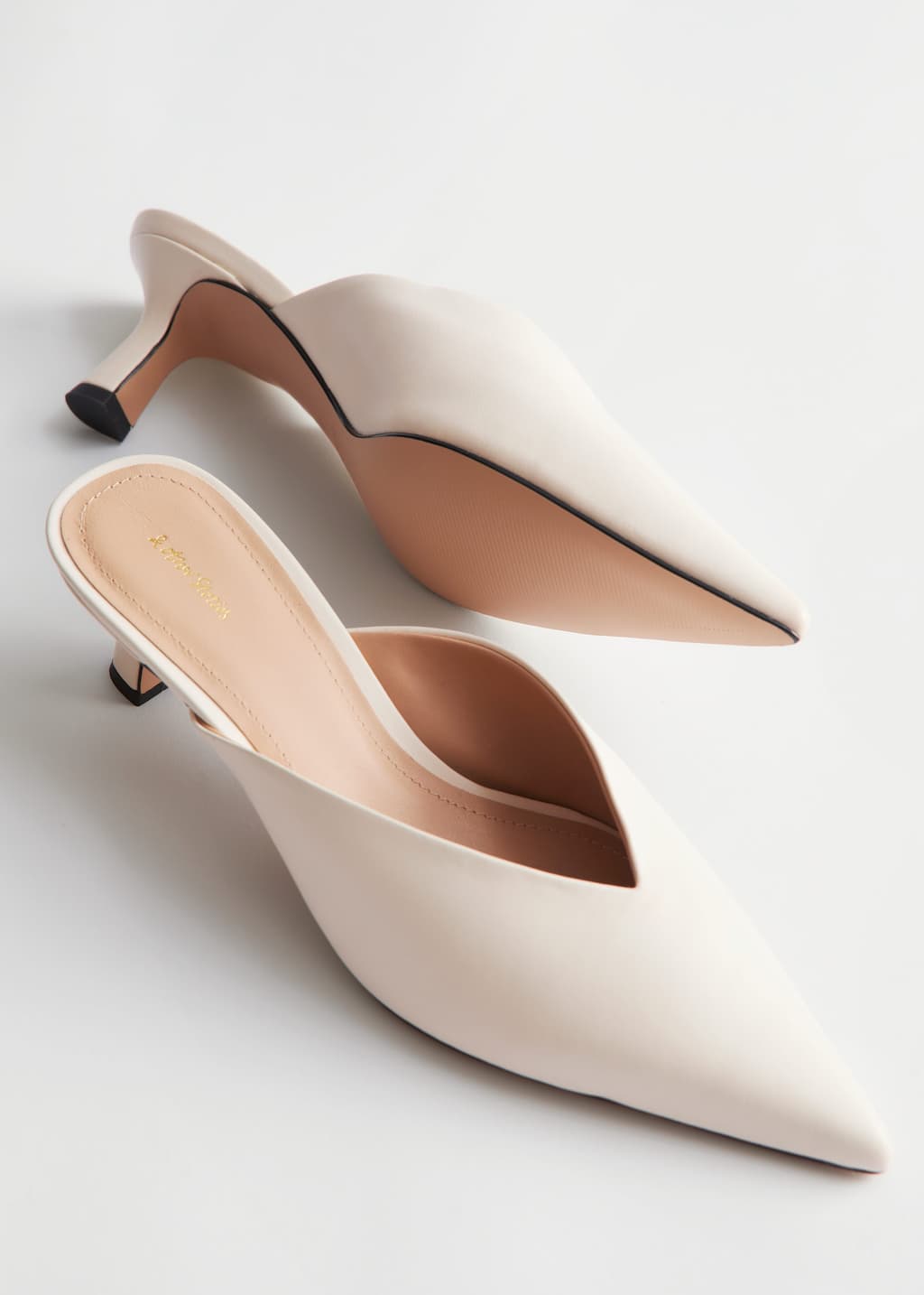 Kitten Heel Leather Mules - {{variantName}} - Descrizione dettagliata