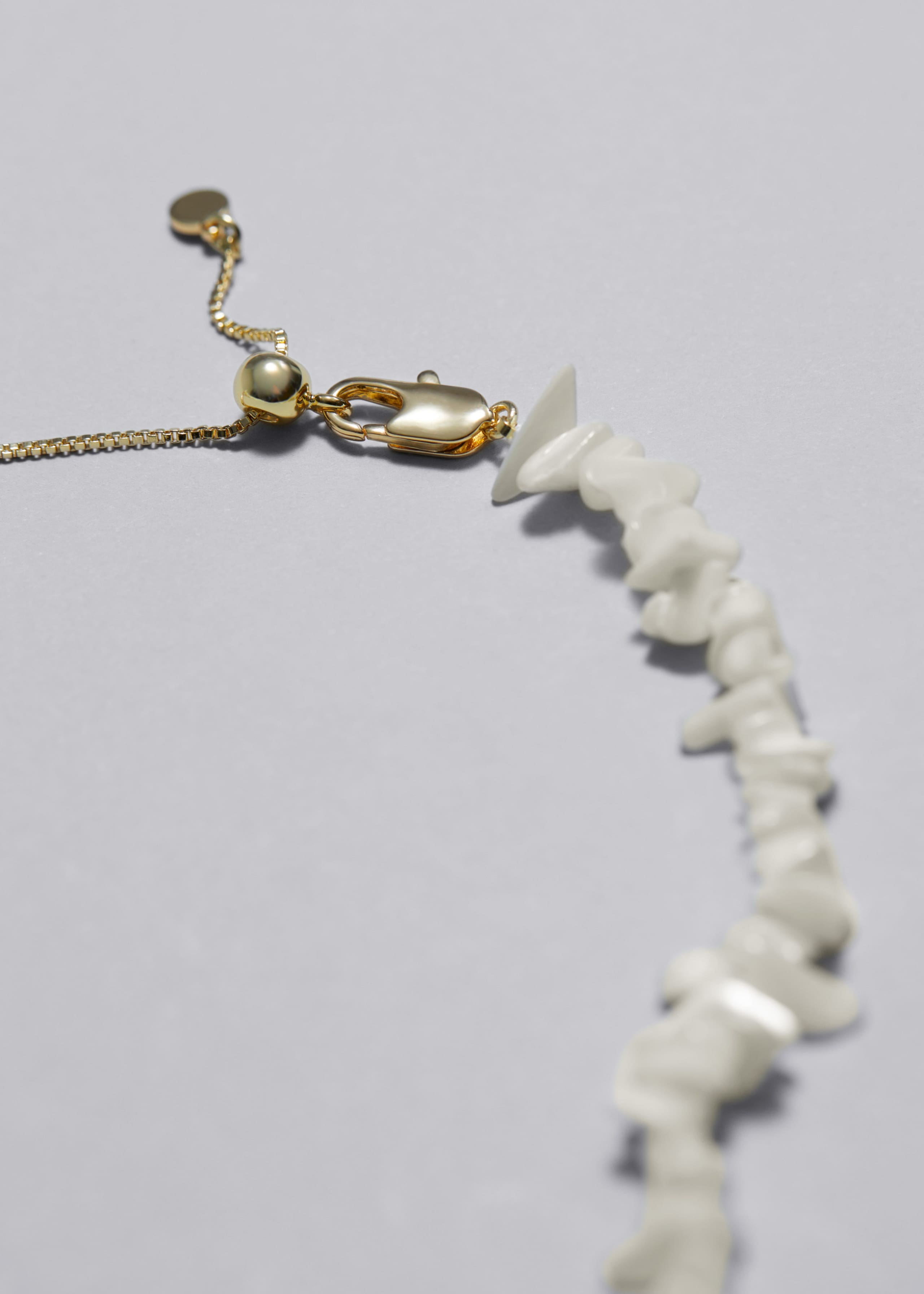 Collier à pierres gemme - {{variantName}} - Descriptive Detail