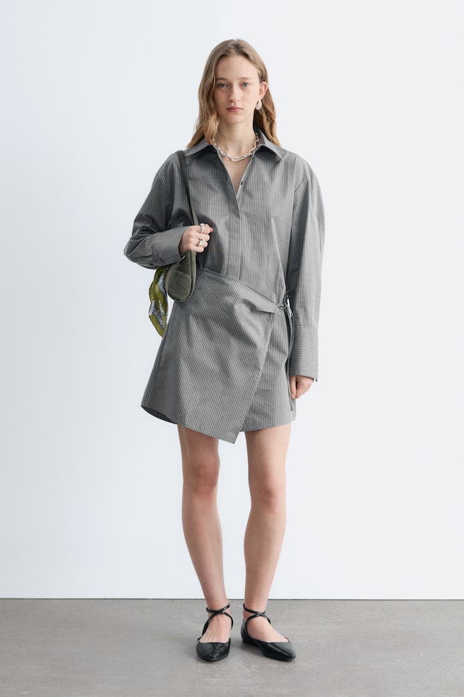 Robe-chemise portefeuille courte - Rayures fines grises/Rayures fines bleues - 1