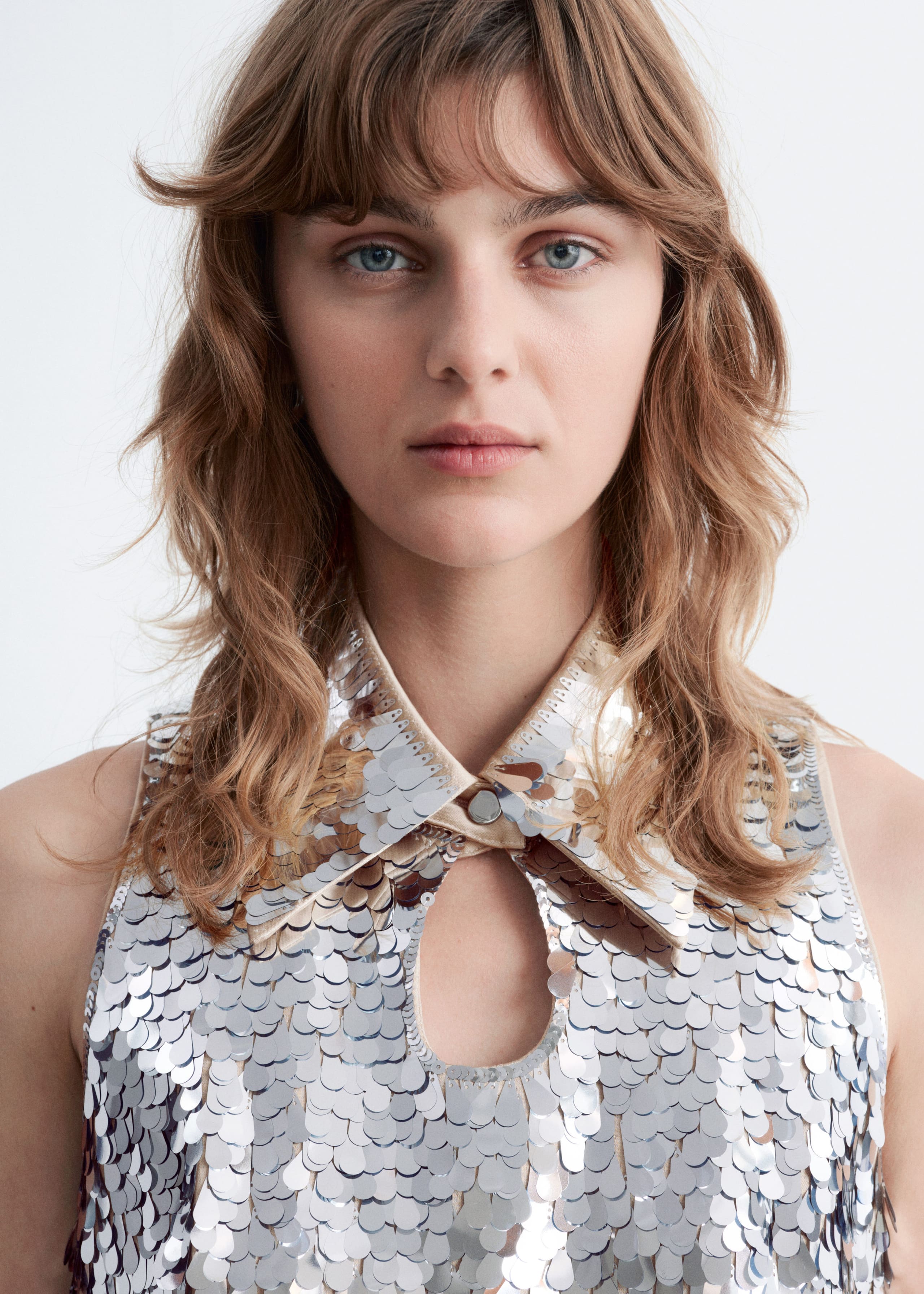 Image of Minikleid mit Pailletten und Schlüssellochkragen