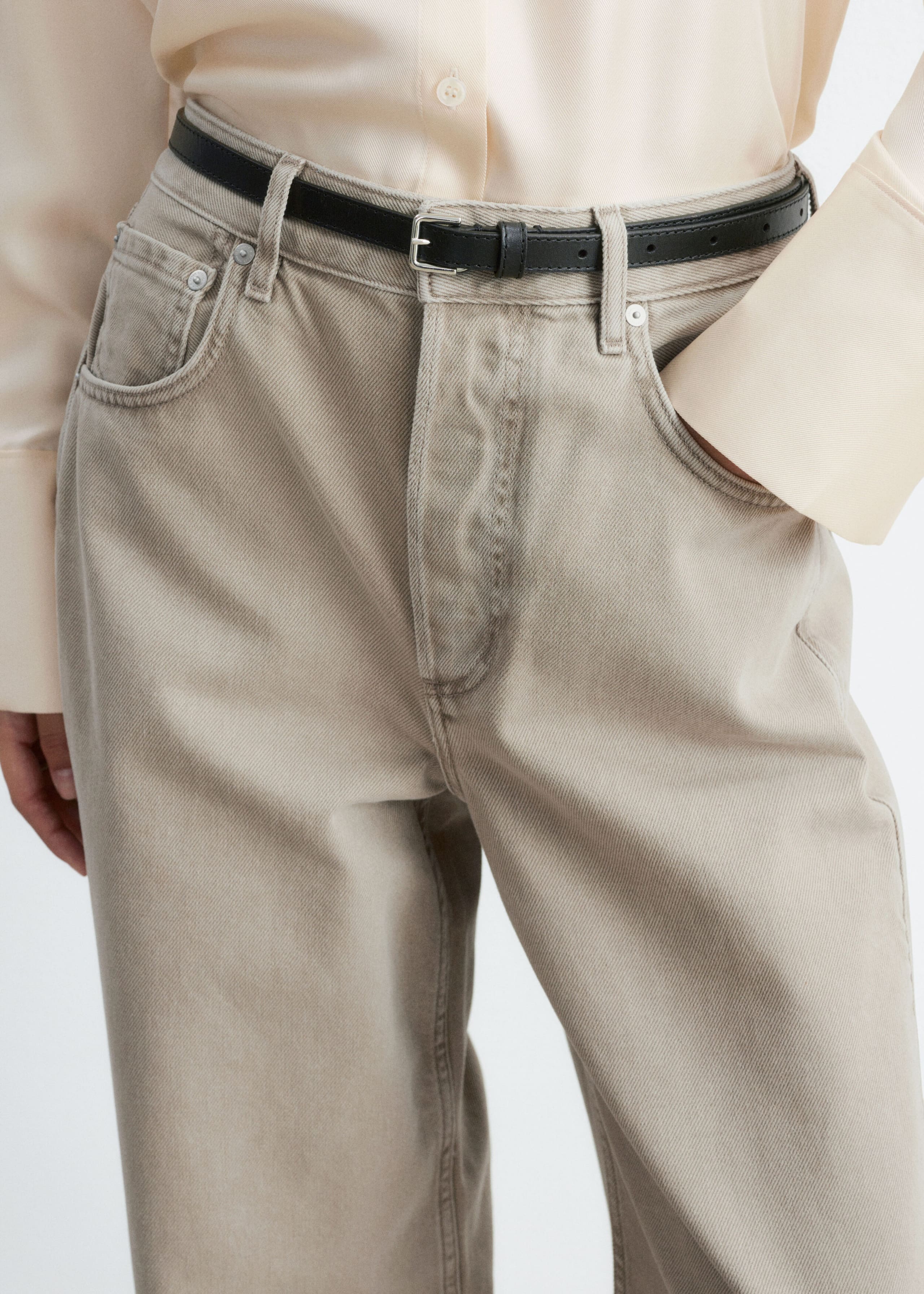 Barrel-Leg Jeans - Light Khaki - Lookbook