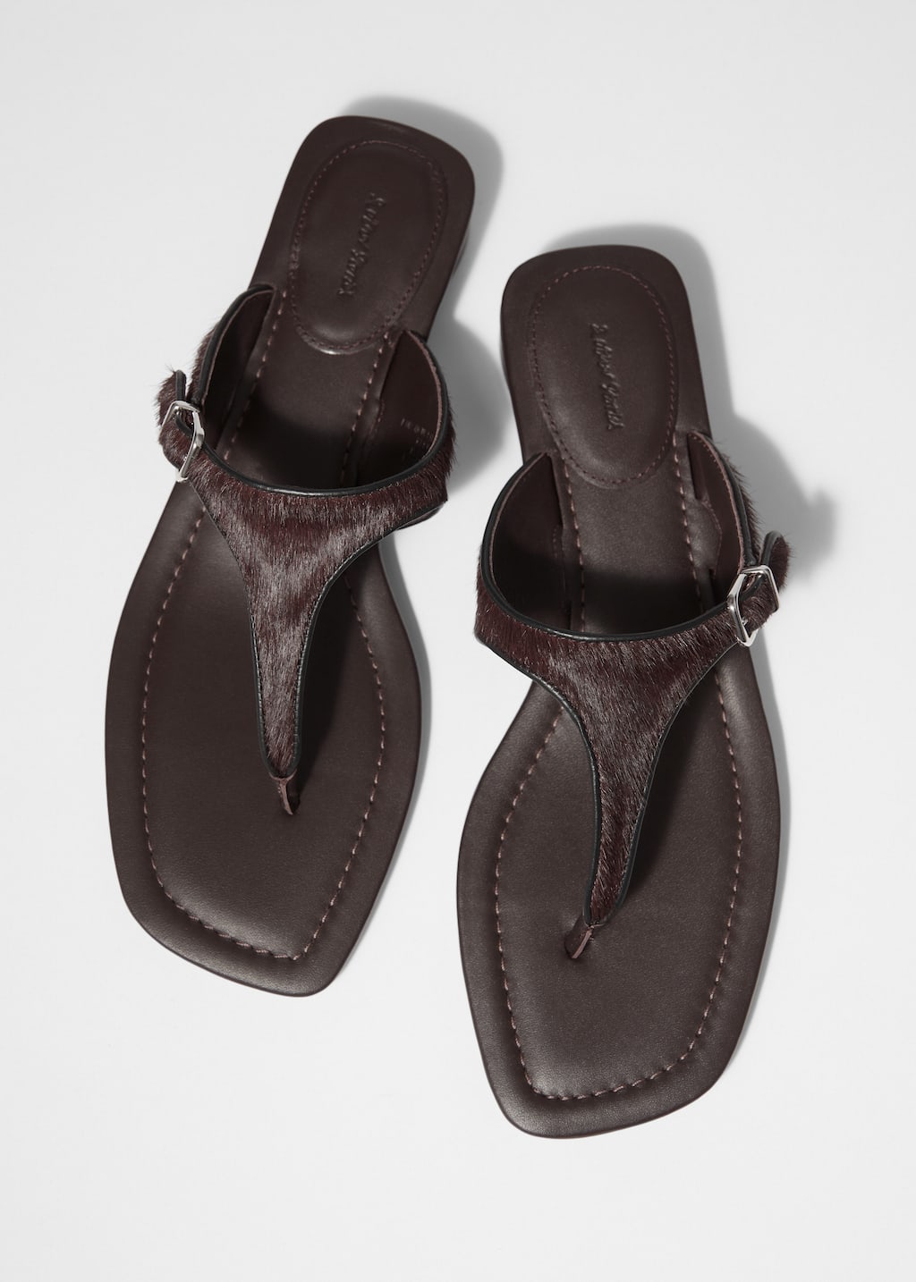 Chanclas de piel adornadas con hebillas - Caoba - Bodegón