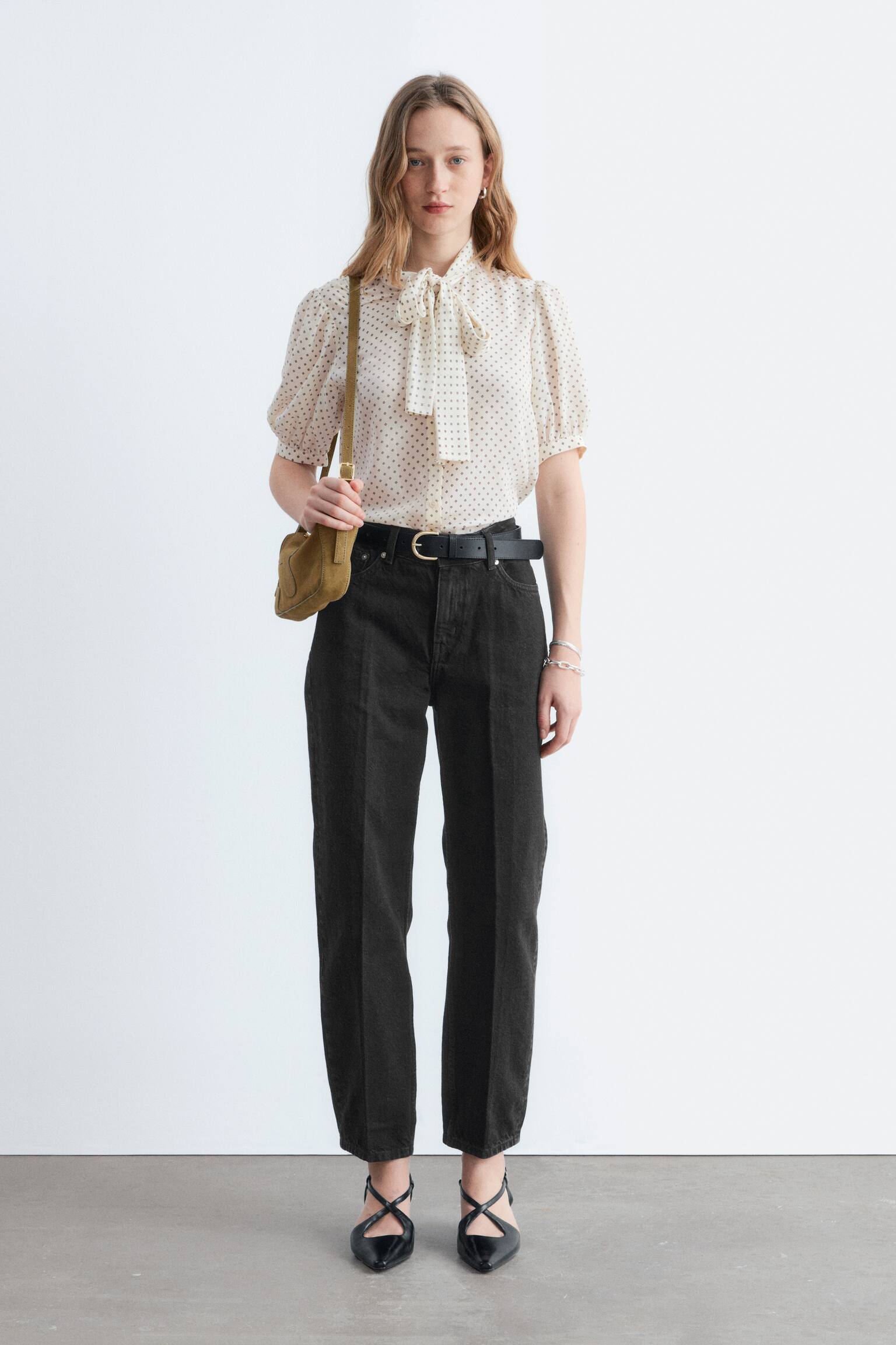 Camicetta in seta stampata annodata sul collo - Bianco/Motivo - 4