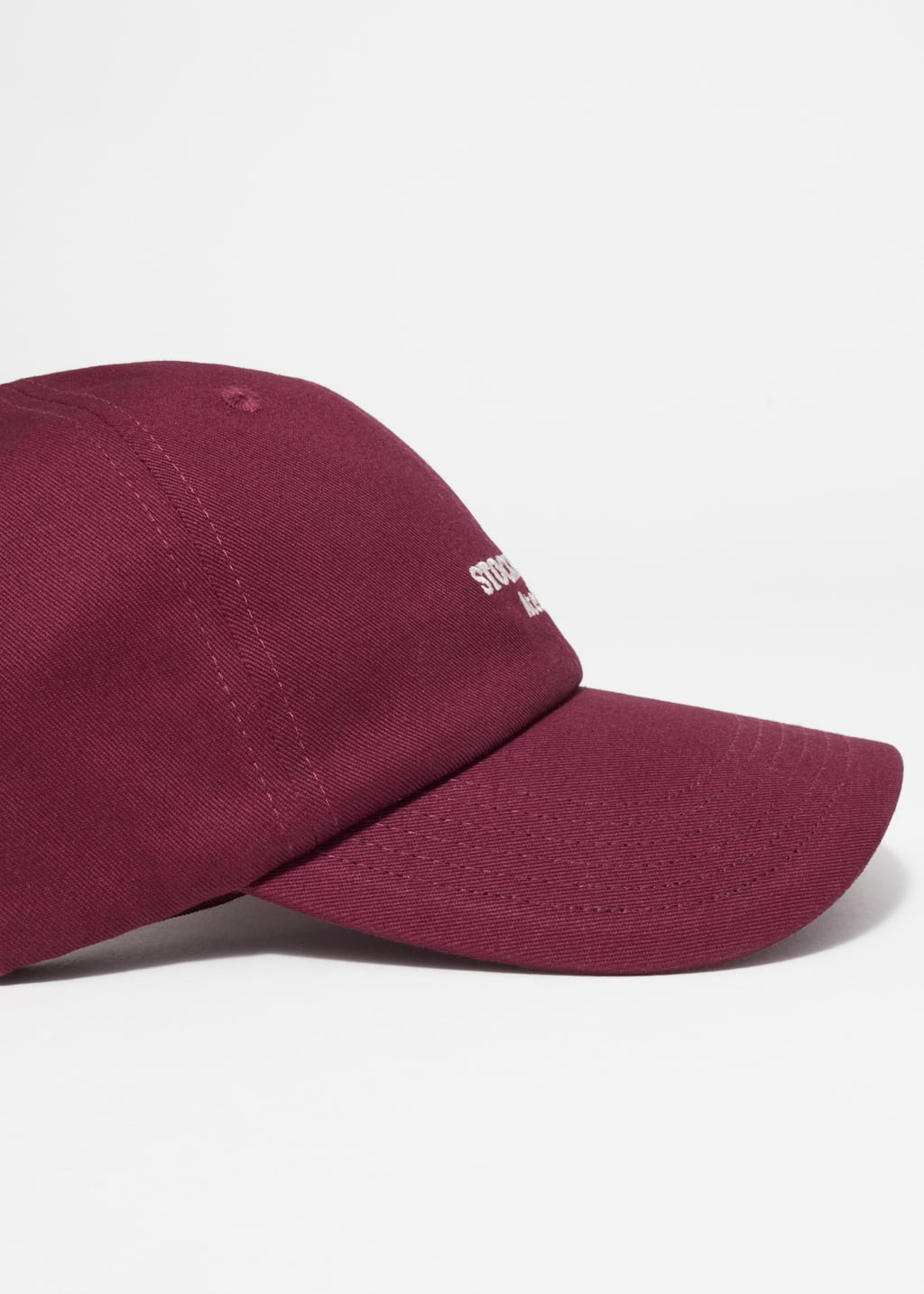 Basecap mit Stickerei - {{variantName}} - Beschreibendes Detail