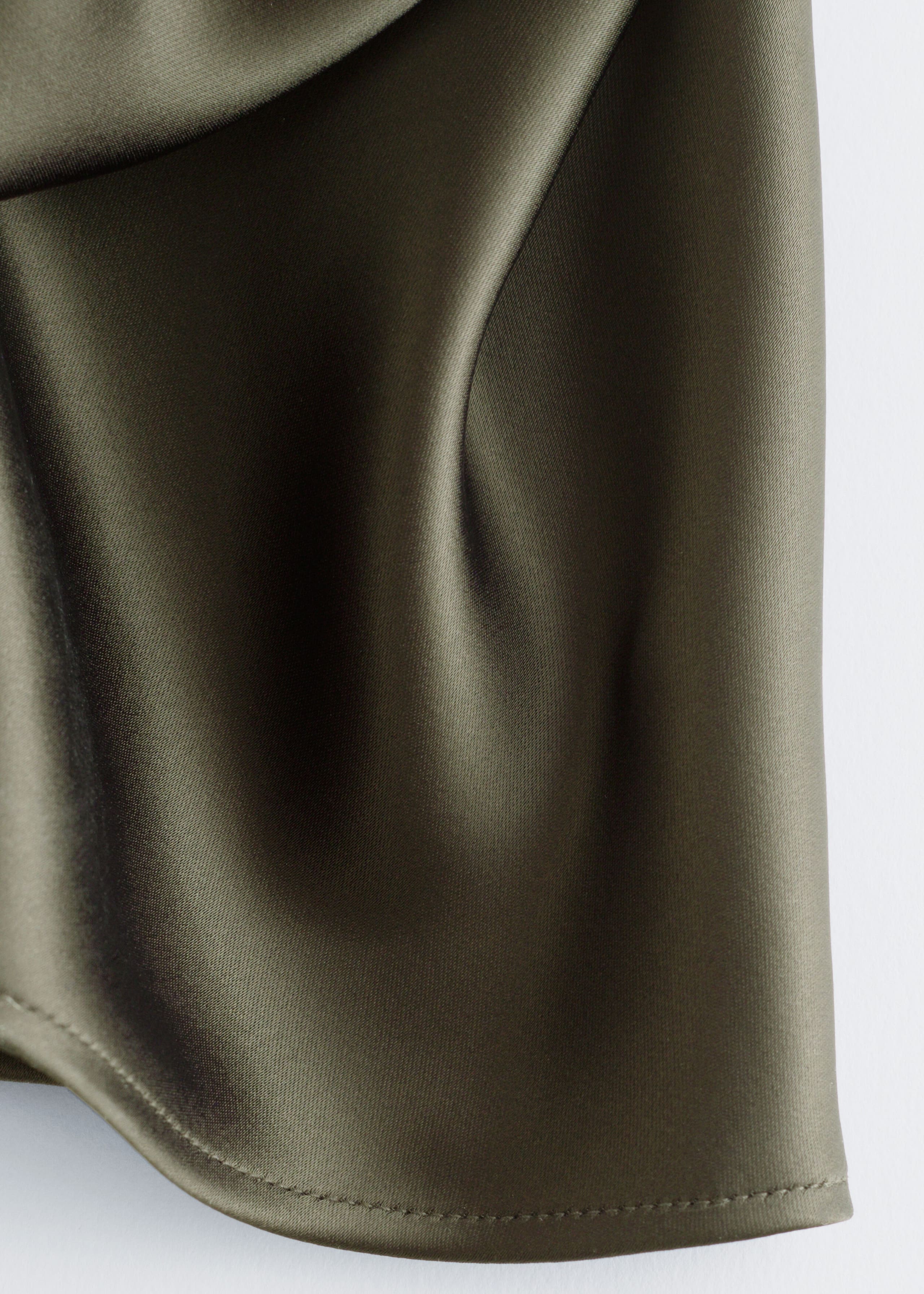 Sleeveless Satin Midi Dress - {{variantName}} - Descriptive Detail