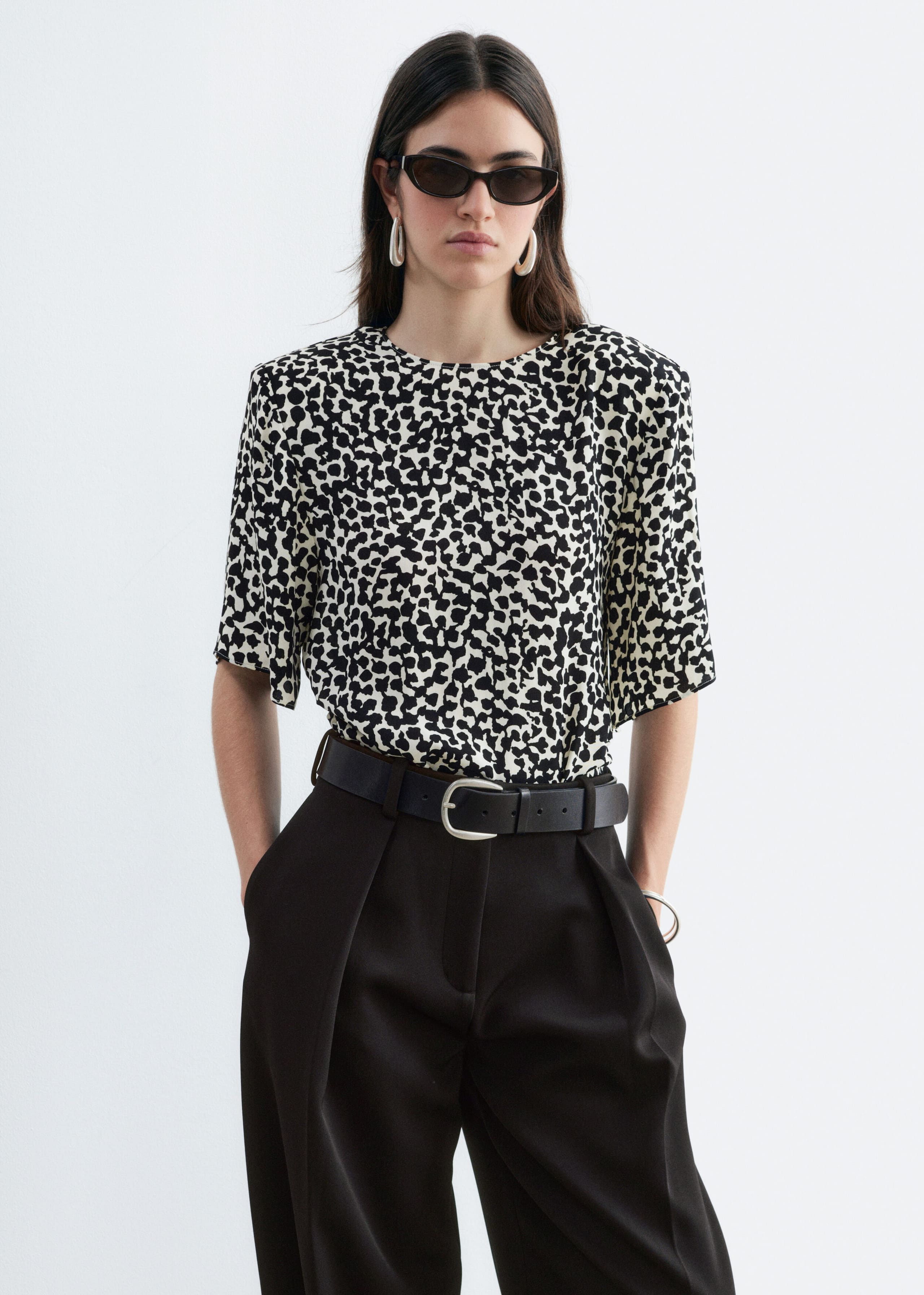 Pleated Side Slim Blouse - Black/White - Lookbook