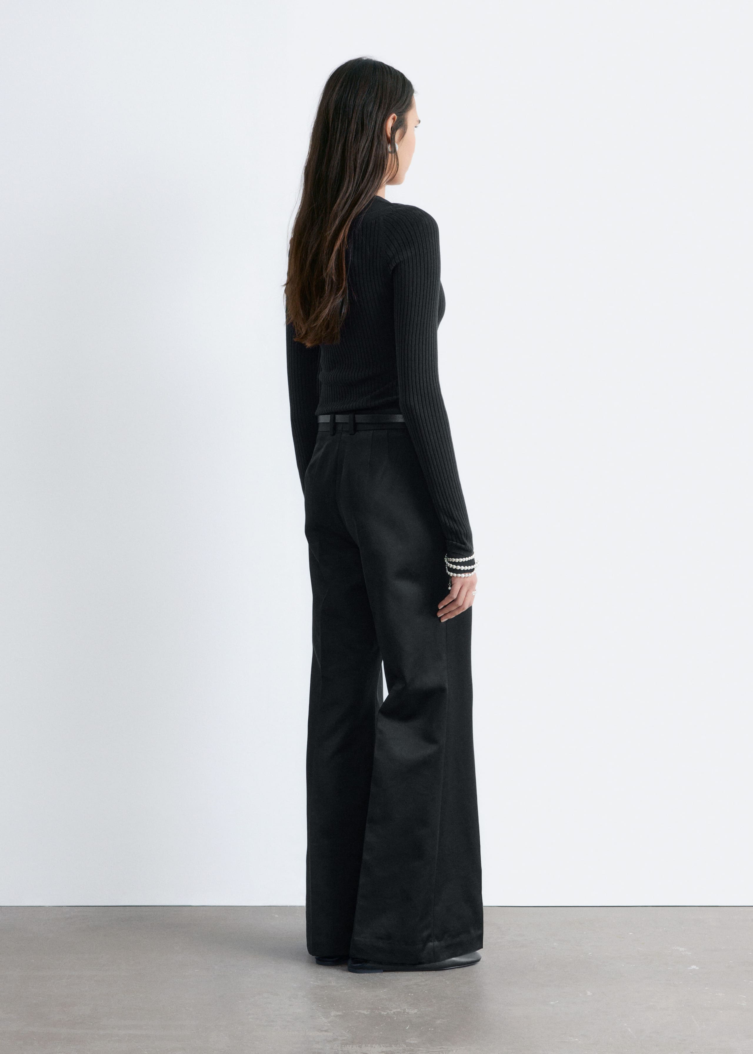 Pantalon évasé à plis marqués - Noir - Lookbook