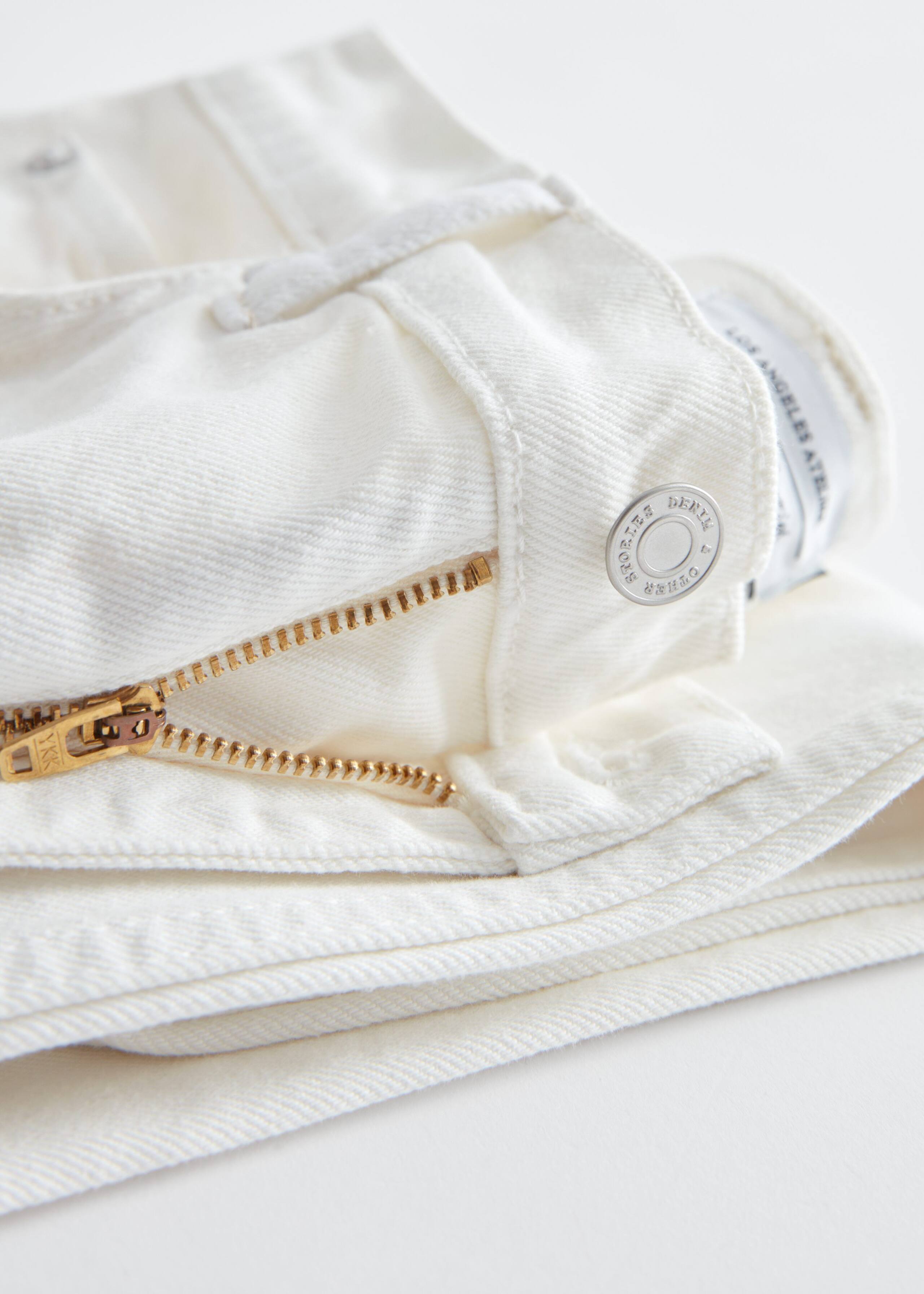 WideCroppedJeans - {{variantName}} - Detalle descriptivo