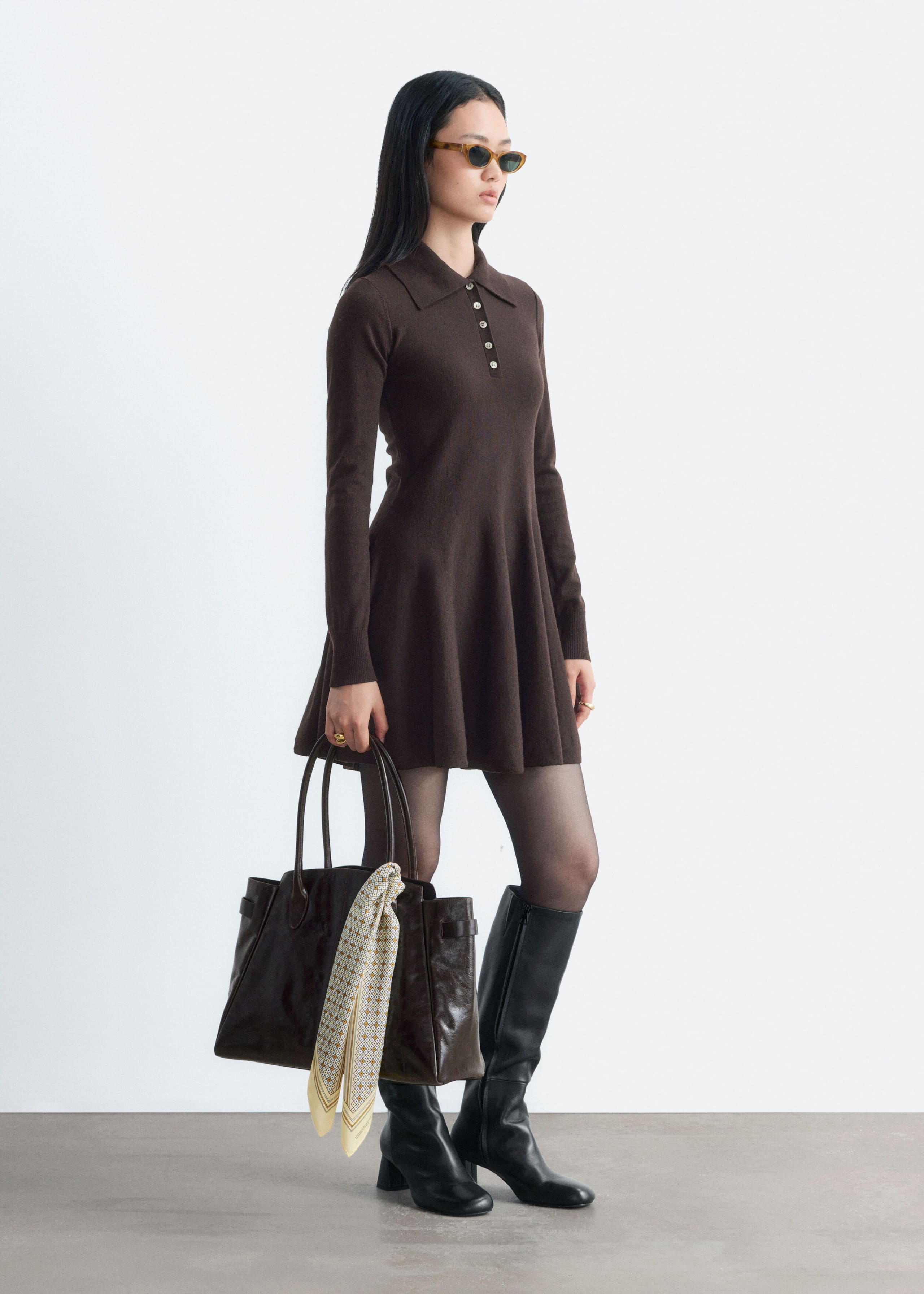 Gestricktes Hemdblusenkleid - Dark Brown - Lookbook