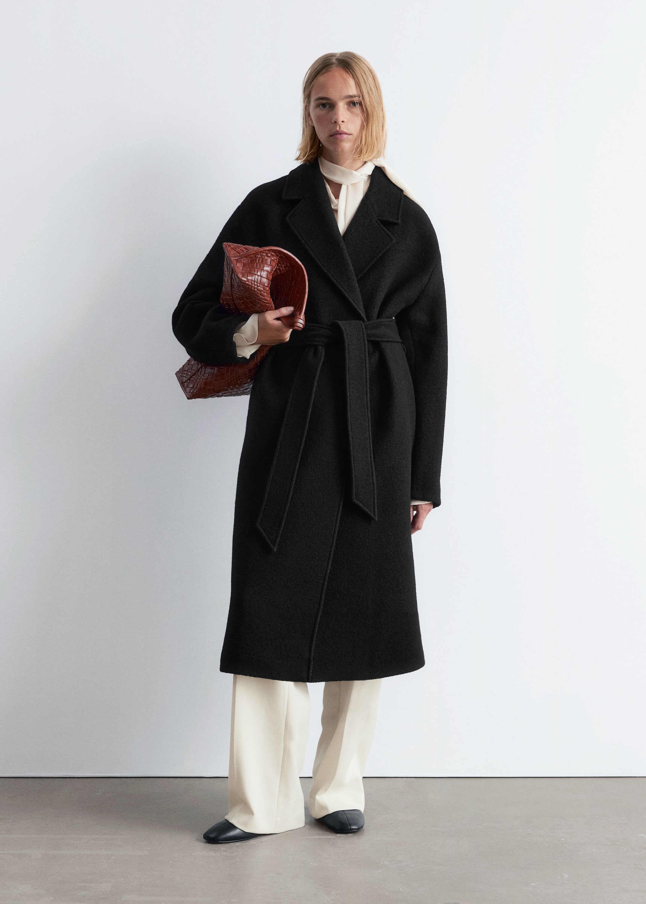 Visualizza immagine più grande: Cappotto voluminoso in lana con cintura - Nero - DONNA | H&M IT 3