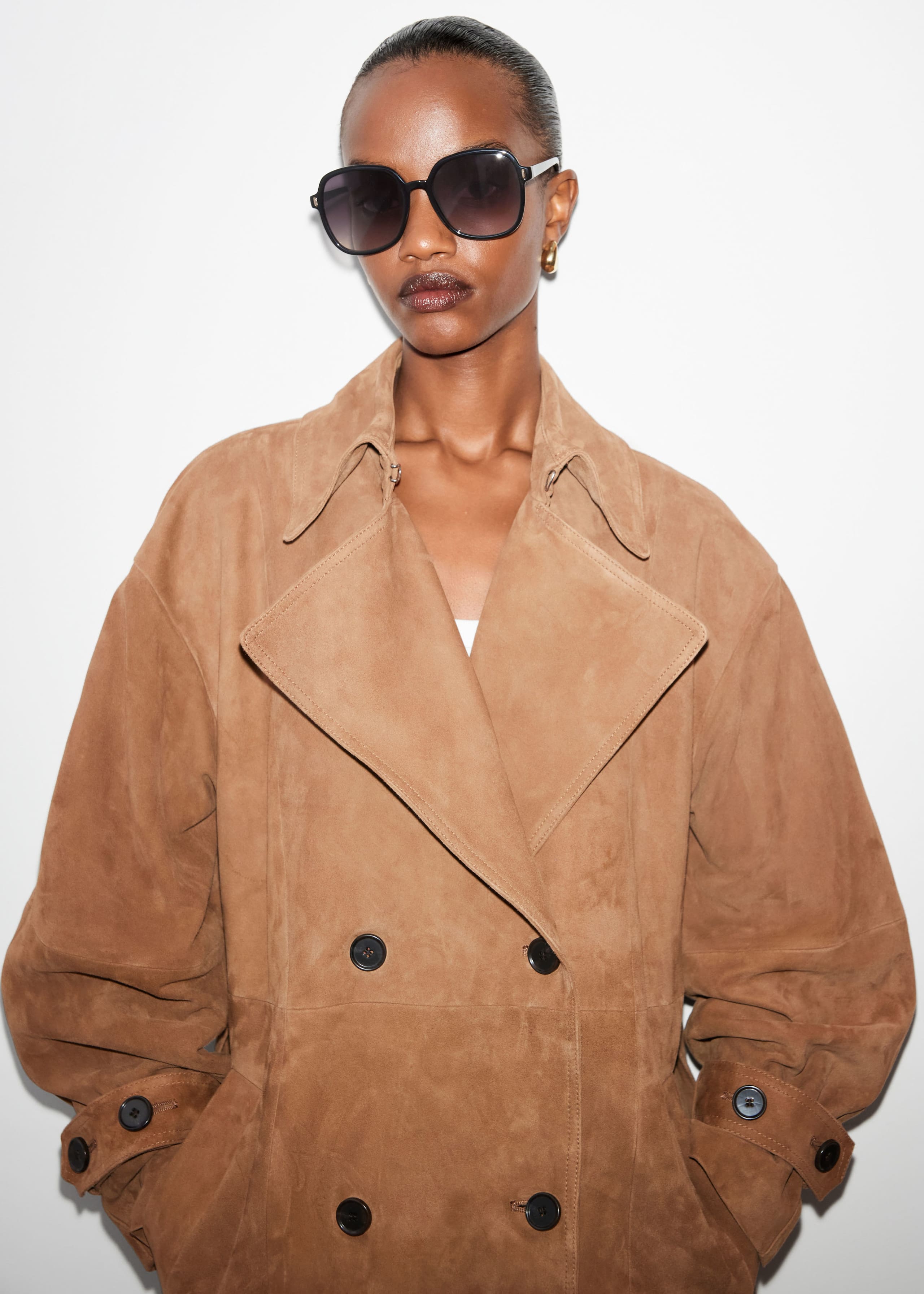 Occhiali da sole oversize con montatura slim - Tartaruga - Lookbook