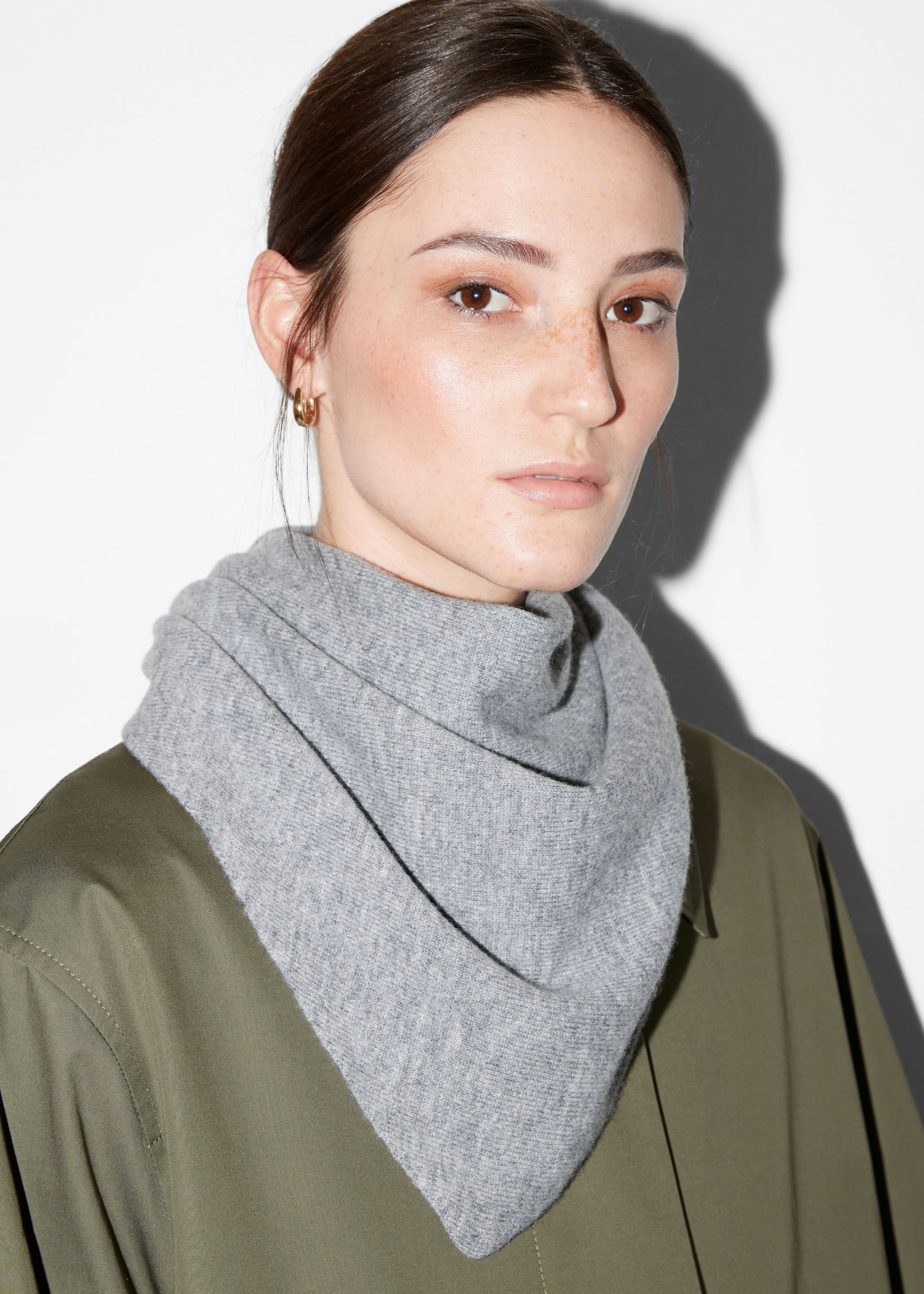 Écharpe en pure laine - Gris - Lookbook